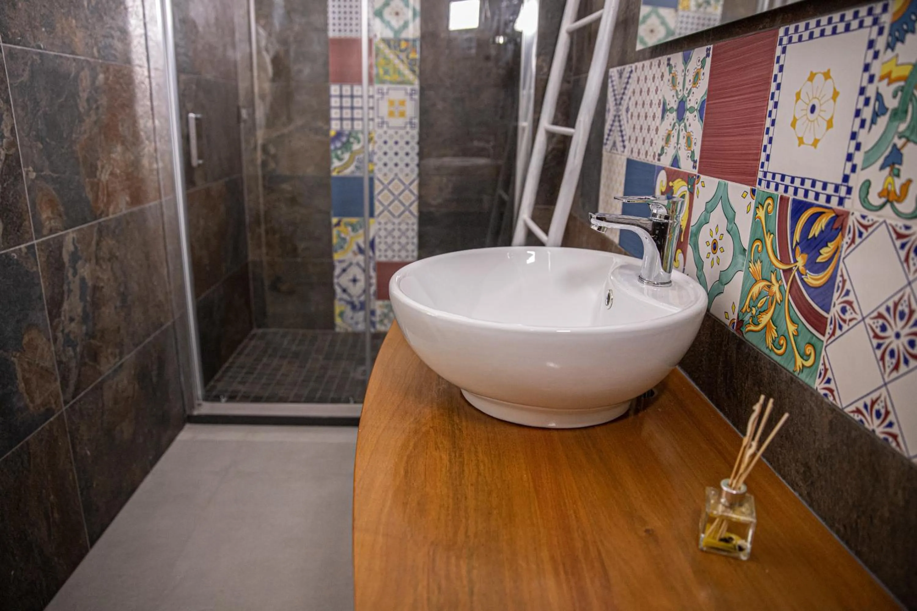 Shower in b&b Zio Luciano