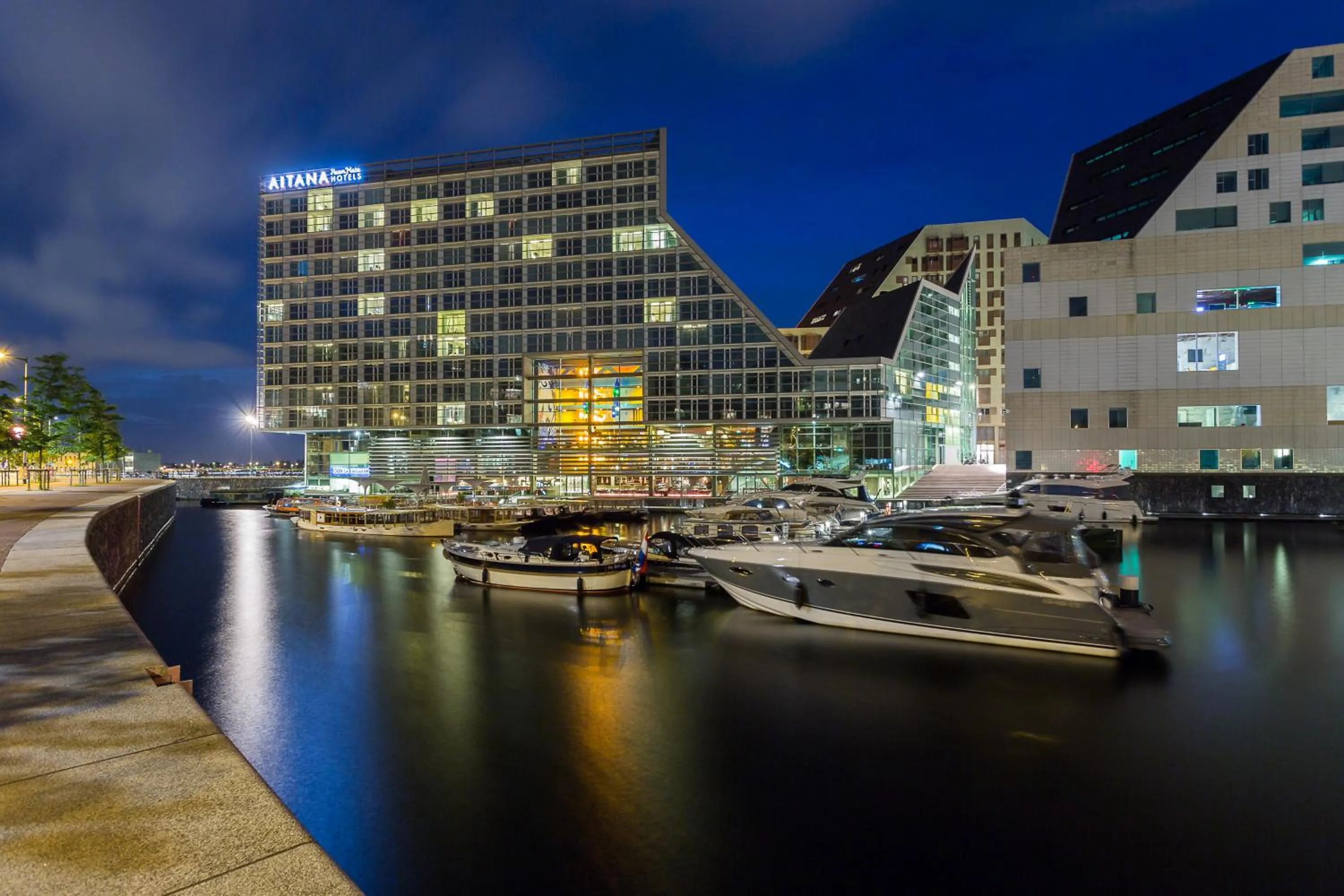 Facade/entrance in Room Mate Aitana, Amsterdam