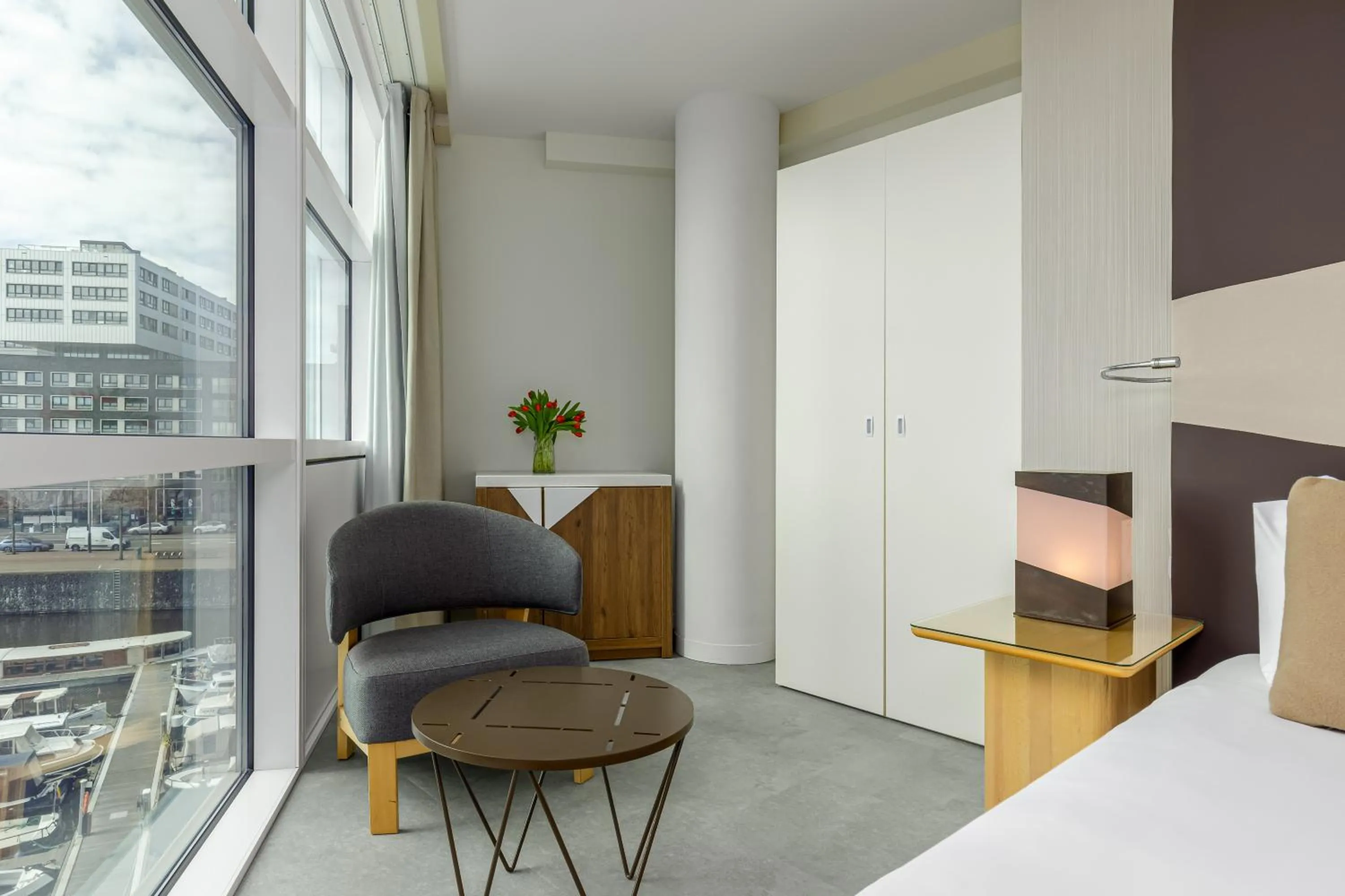 Seating area, Bed in Room Mate Aitana, Amsterdam