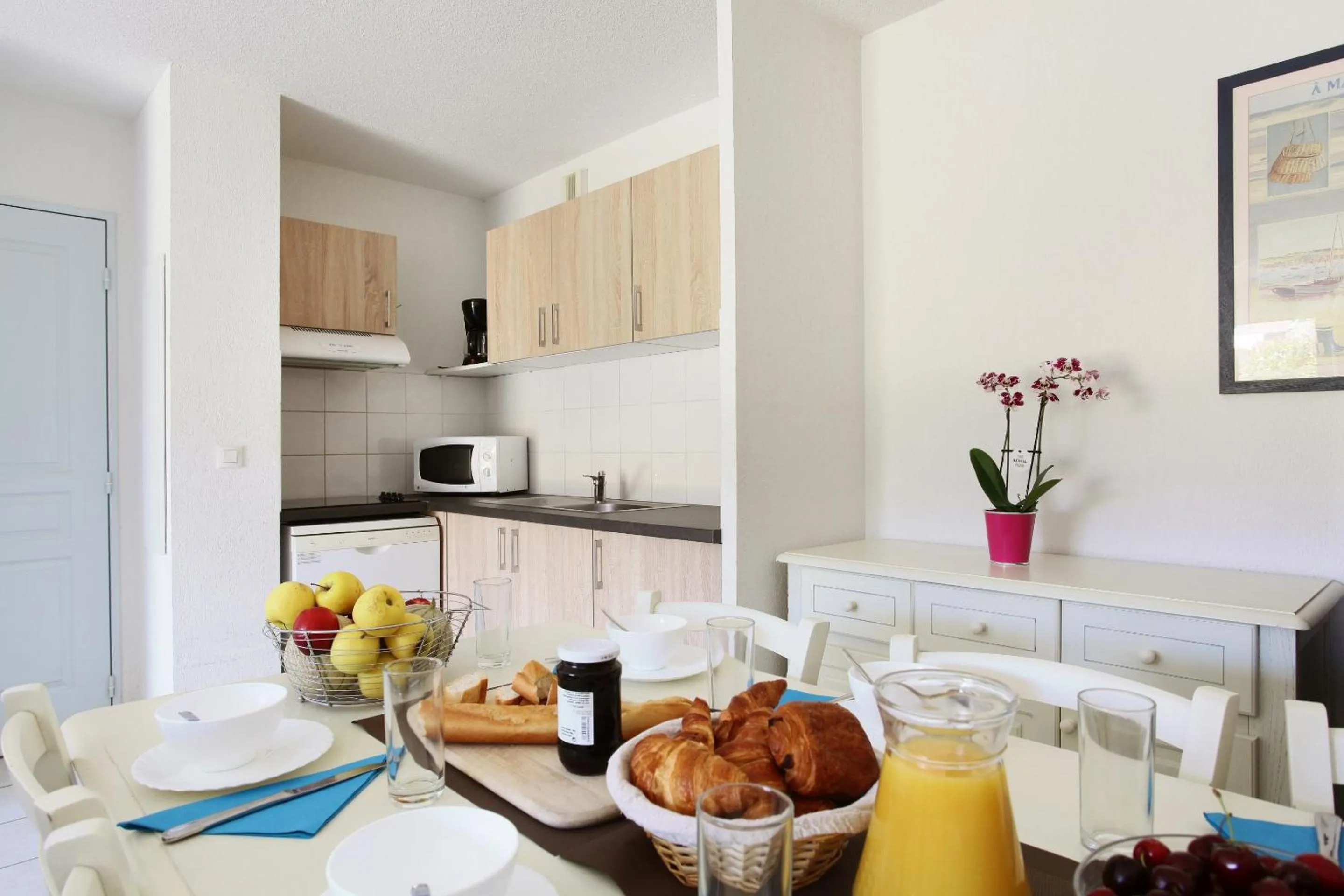 Kitchen or kitchenette in Résidence Odalys Domaine des Eucalyptus