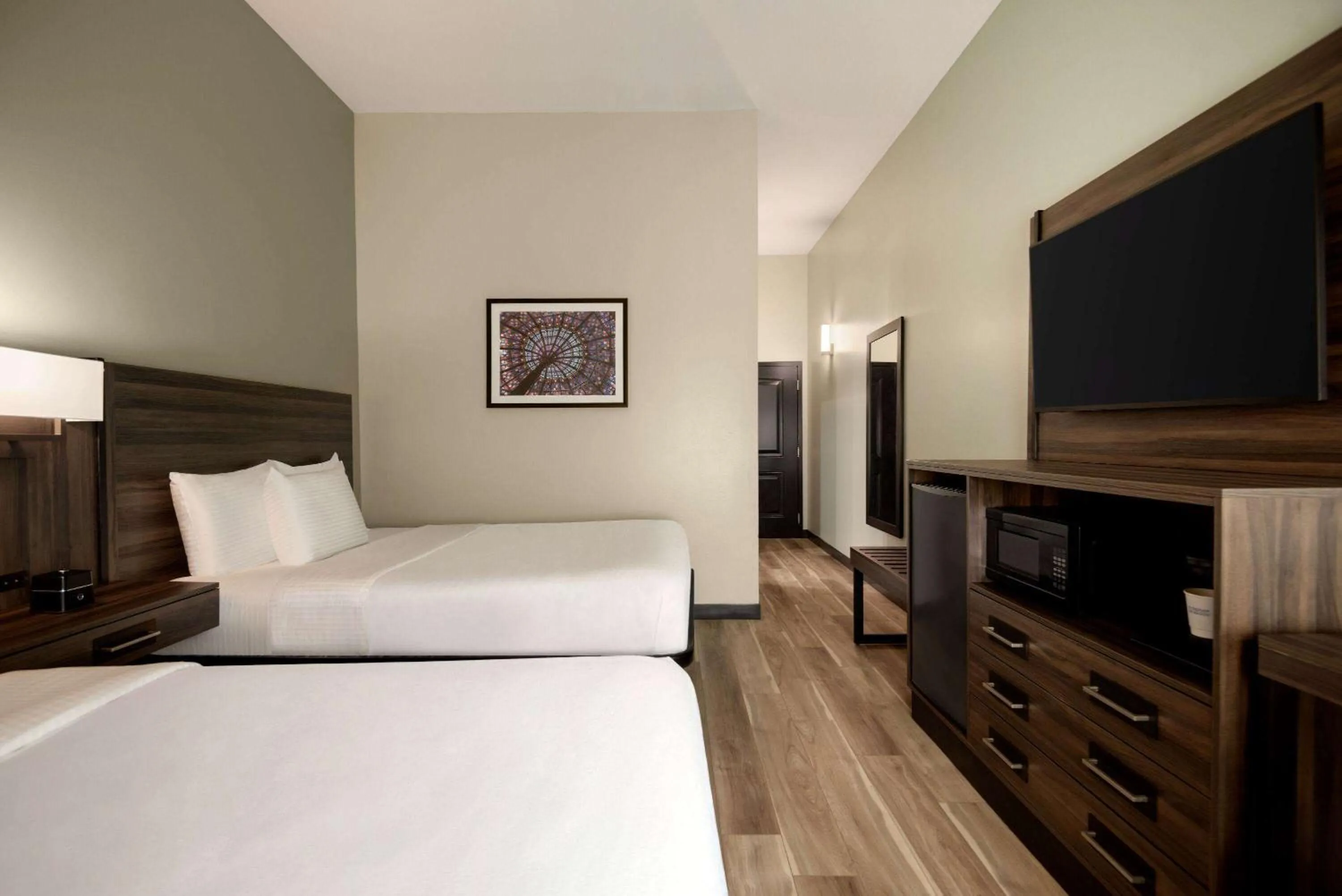 Photo of the whole room, Bed in La Quinta by Wyndham Gonzales LA