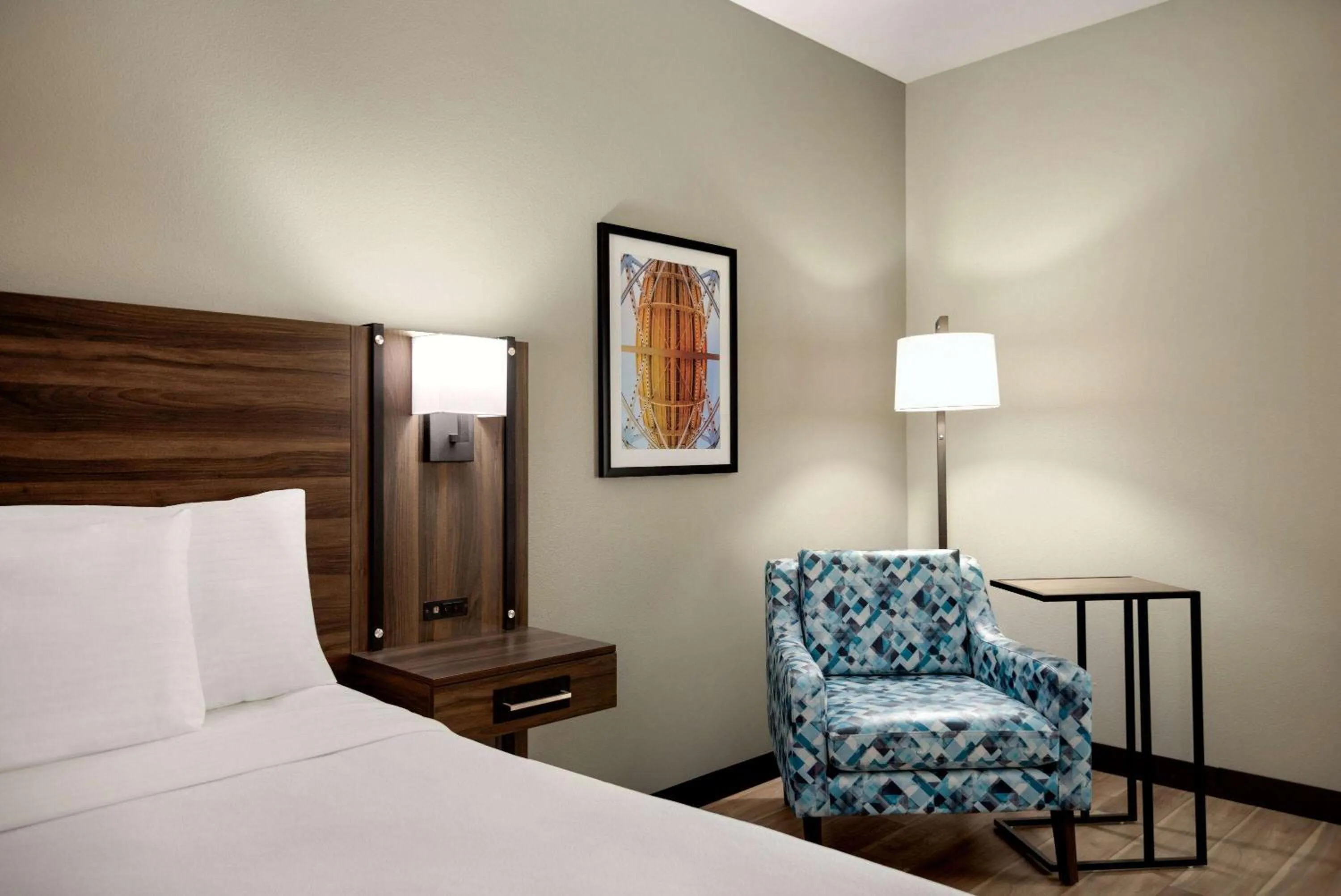 Photo of the whole room, Bed in La Quinta by Wyndham Gonzales LA