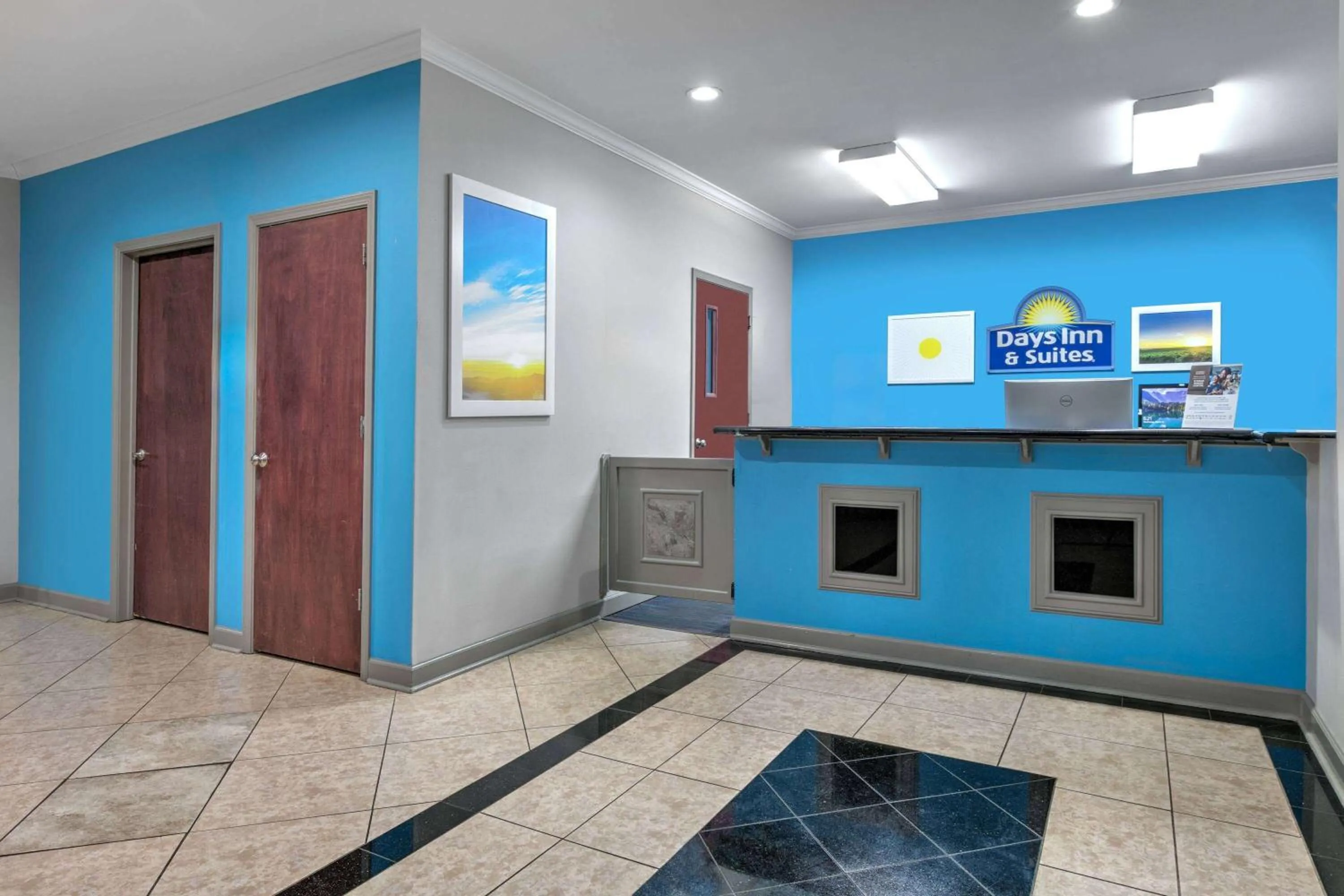 Lobby or reception in Days Inn & Suites by Wyndham Cabot