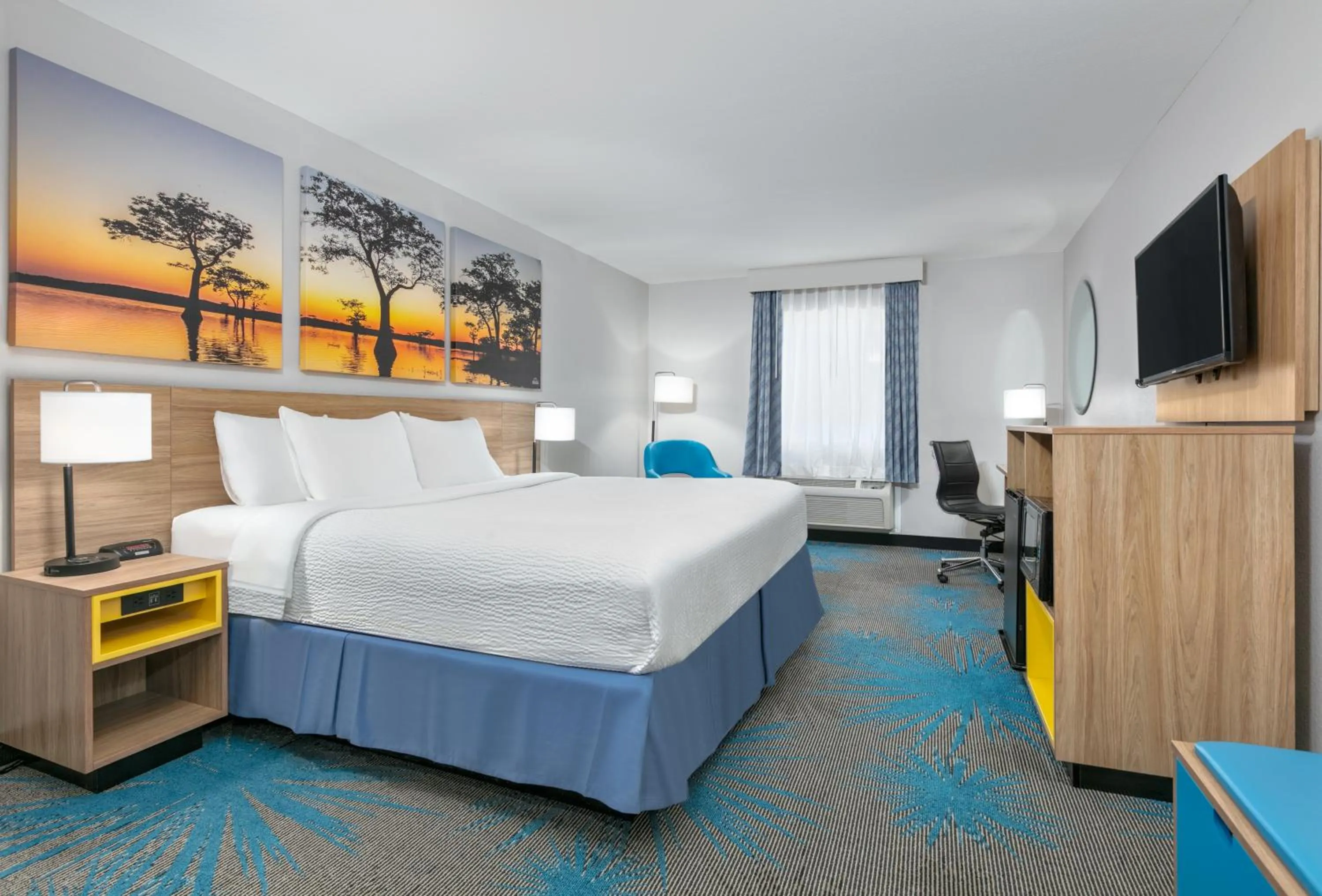 TV and multimedia, Bed in Days Inn & Suites by Wyndham Cabot