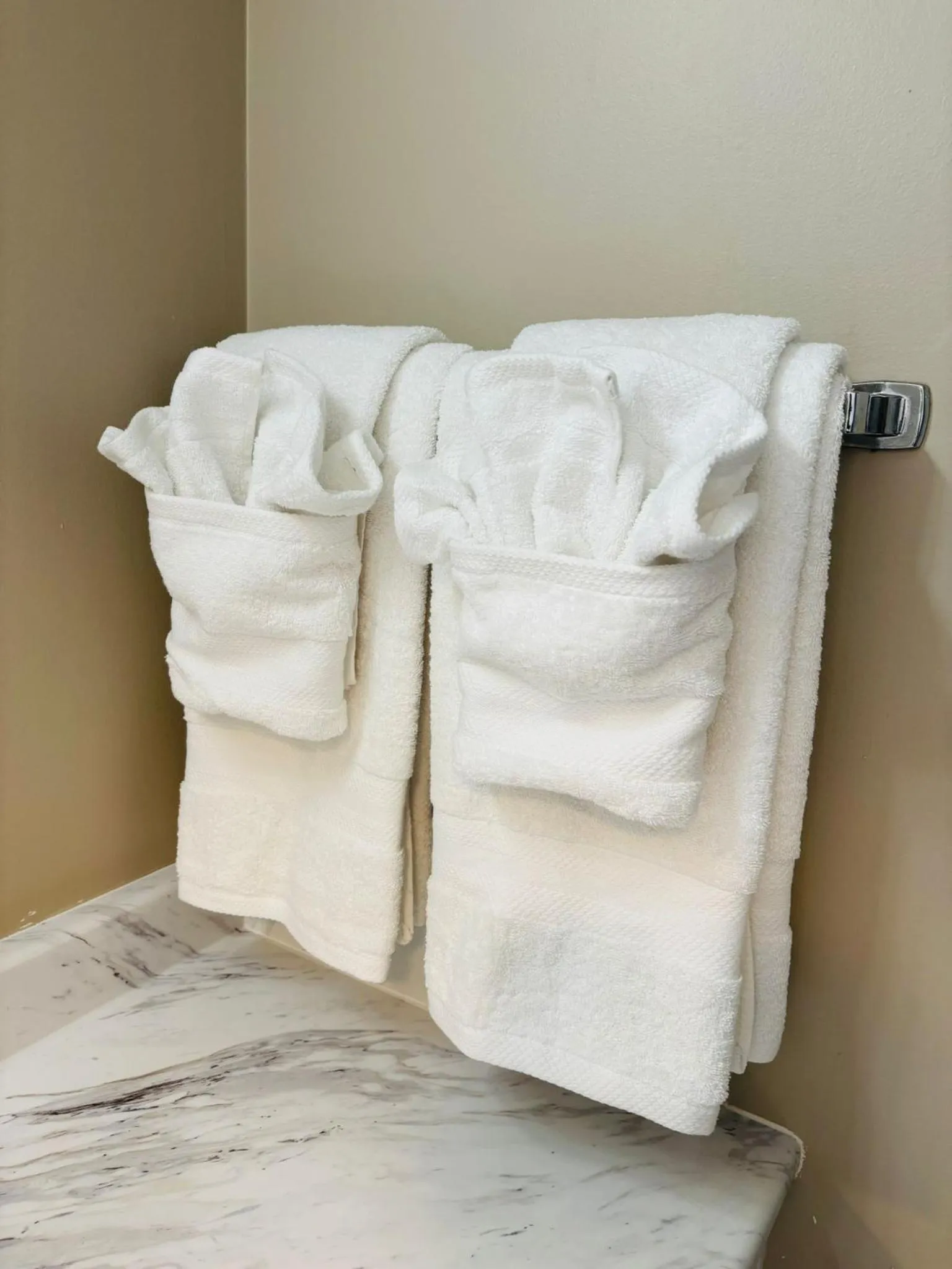 Bathroom, Bed in Imperial Motel