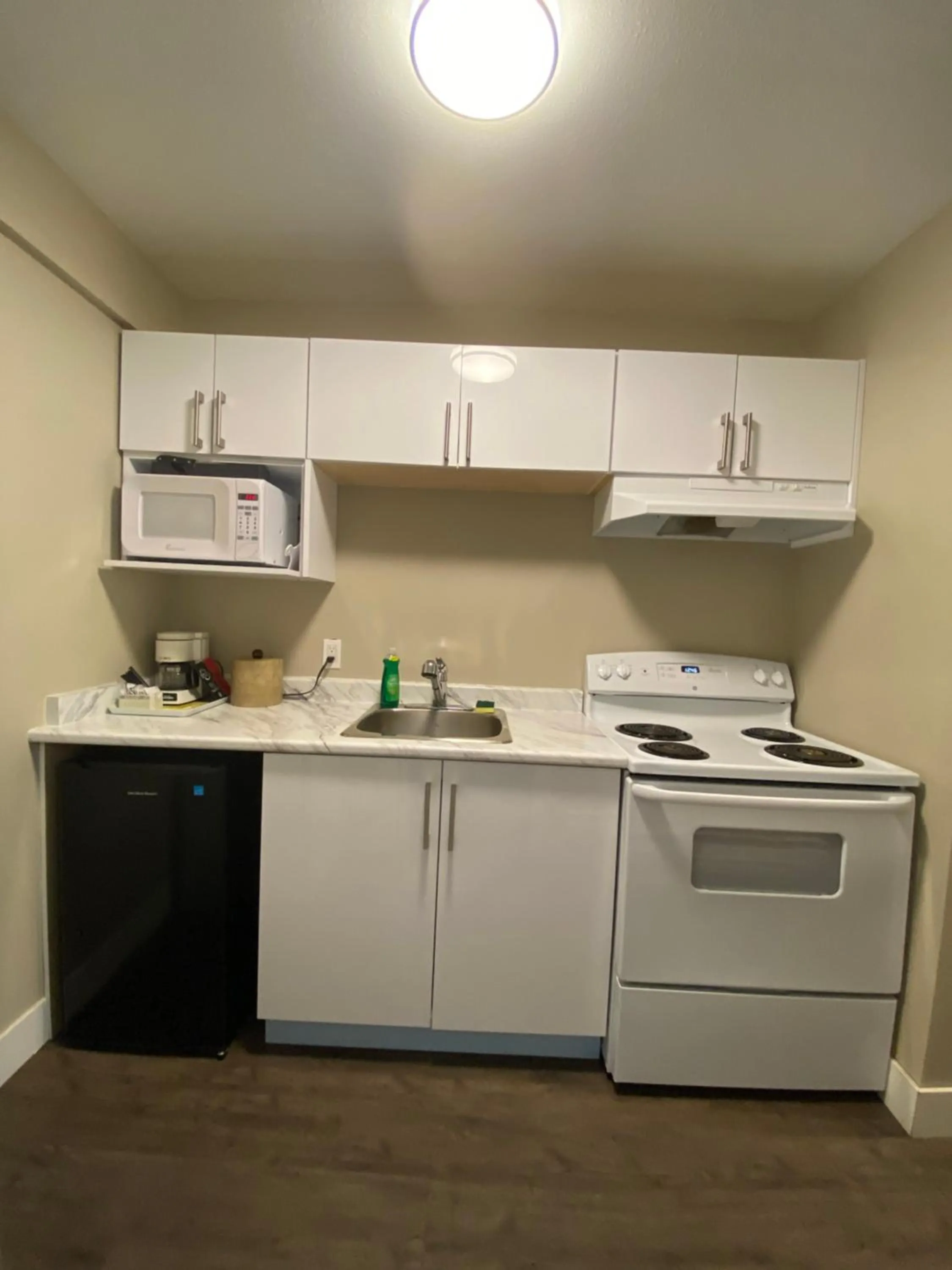 Kitchen or kitchenette in Imperial Motel