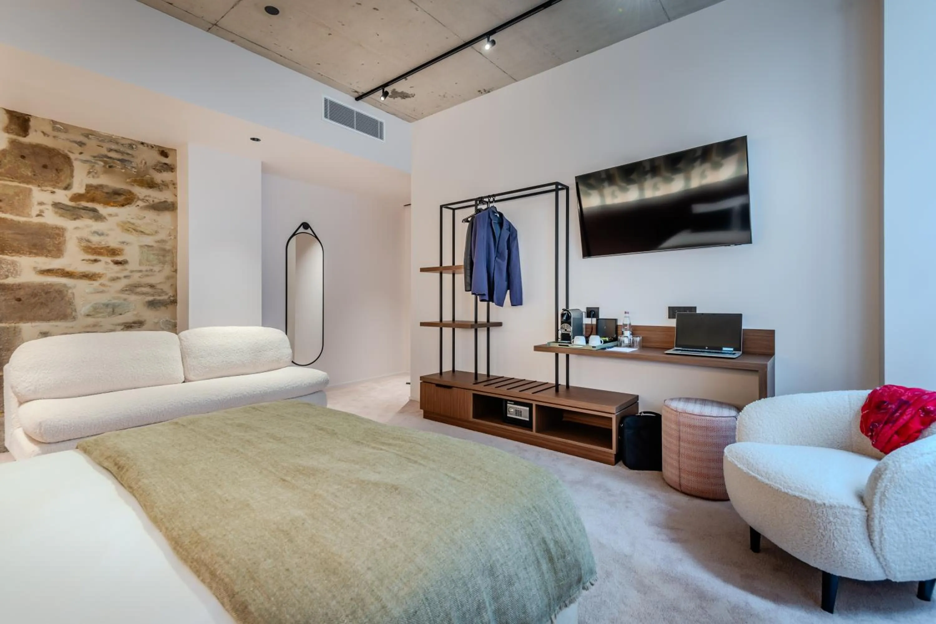 Bed in Hôtel Anne de Bretagne