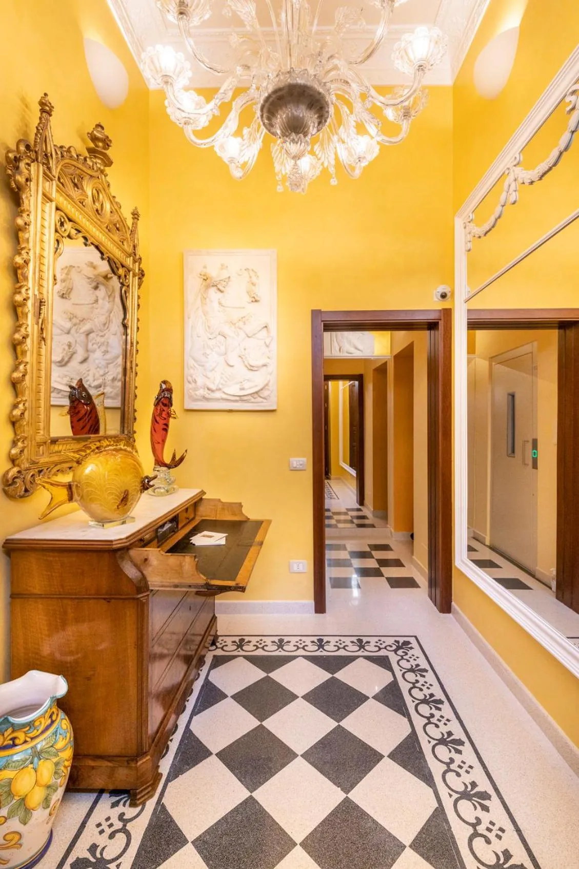 Lobby or reception in Saint George's House Appartamenti & Spa