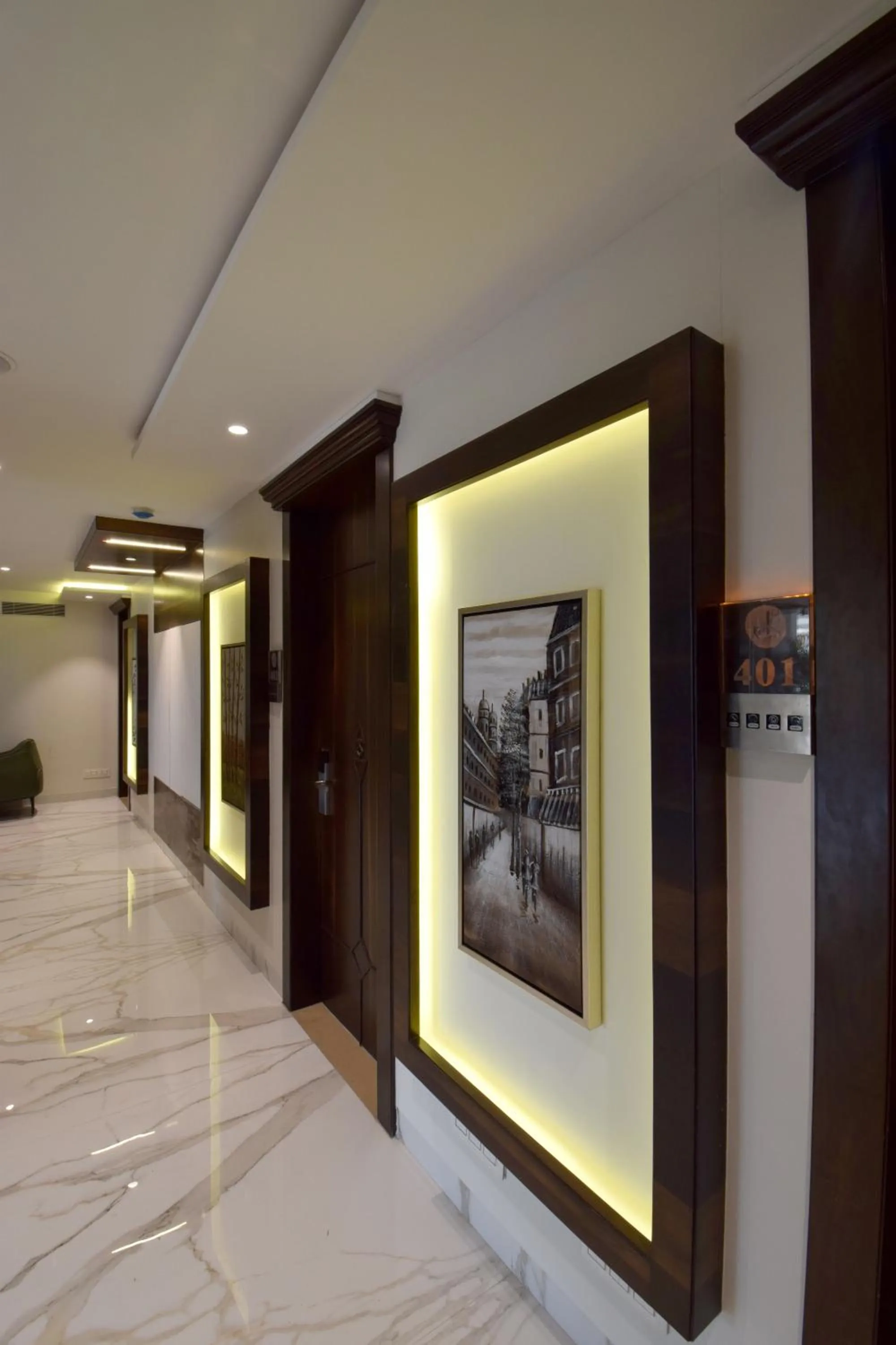 Area and facilities in Hotel 18 Keys