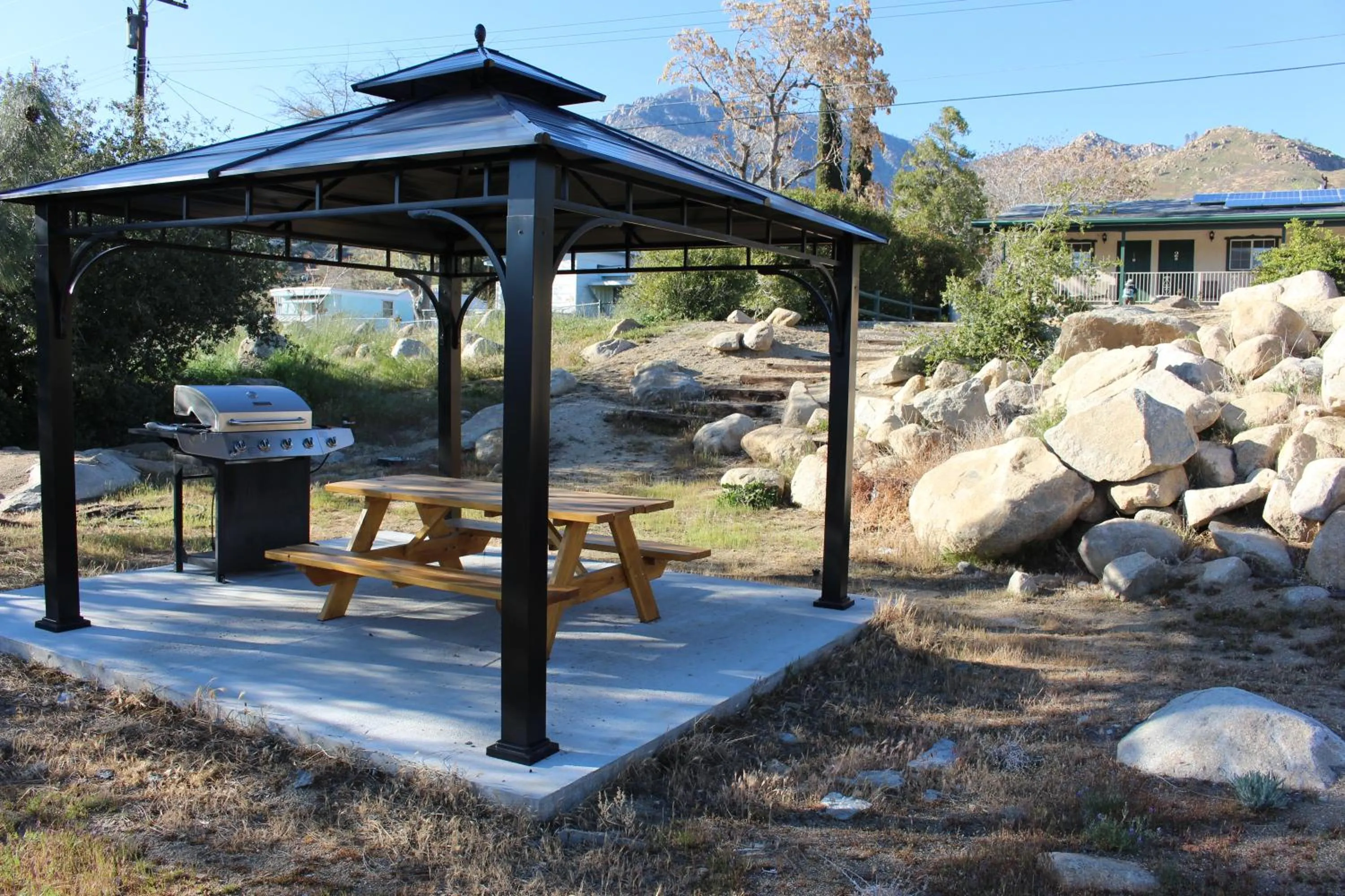 BBQ facilities in Barewood Inn & Suites