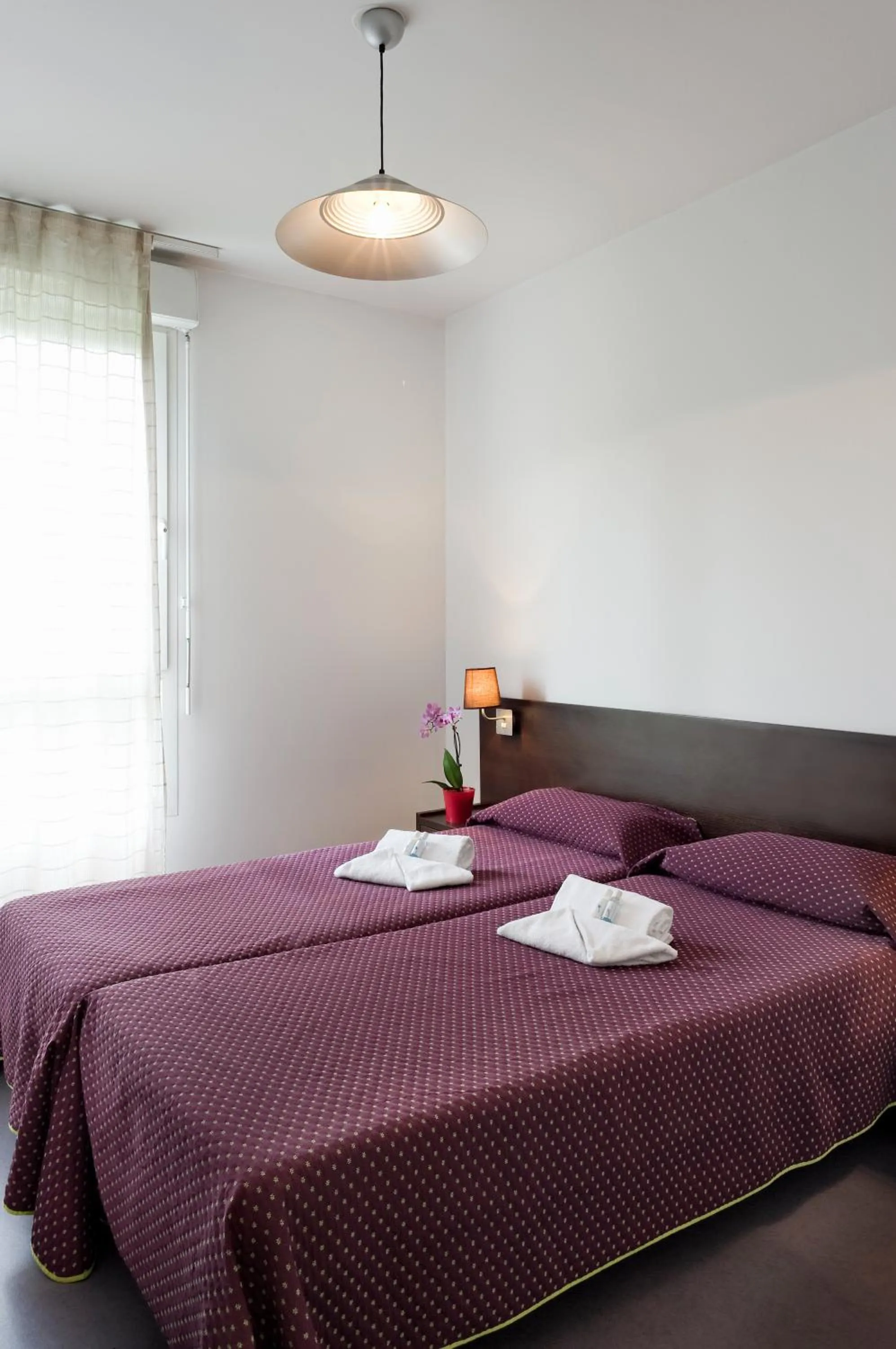 Bed in Residhotel Les Hauts d'Andilly