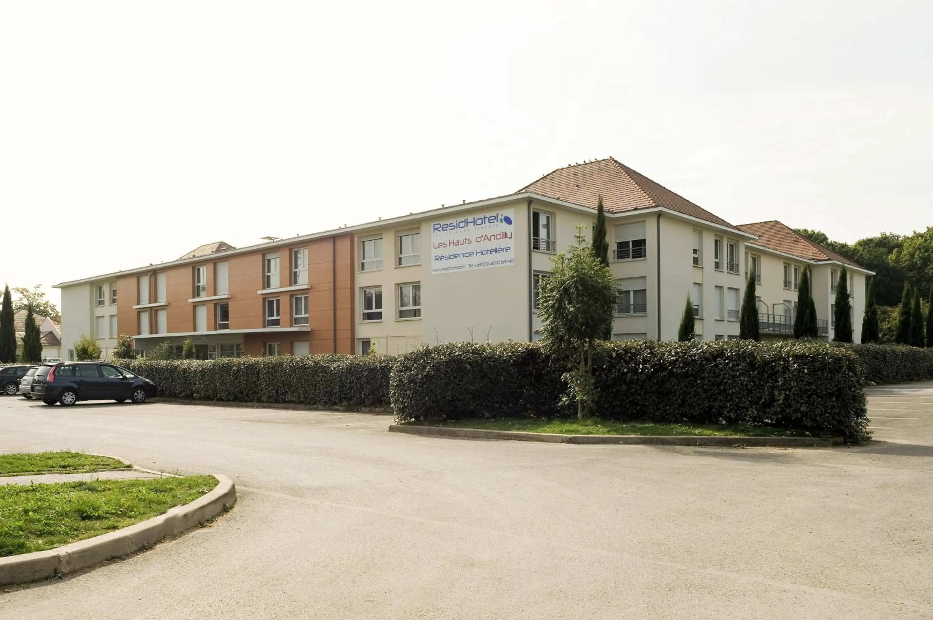Facade/entrance in Residhotel Les Hauts d'Andilly