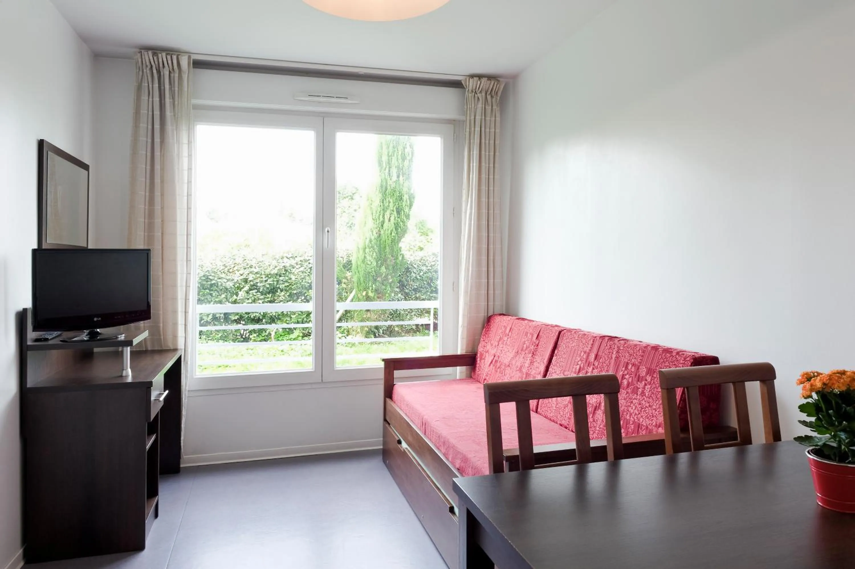 TV and multimedia in Residhotel Les Hauts d'Andilly