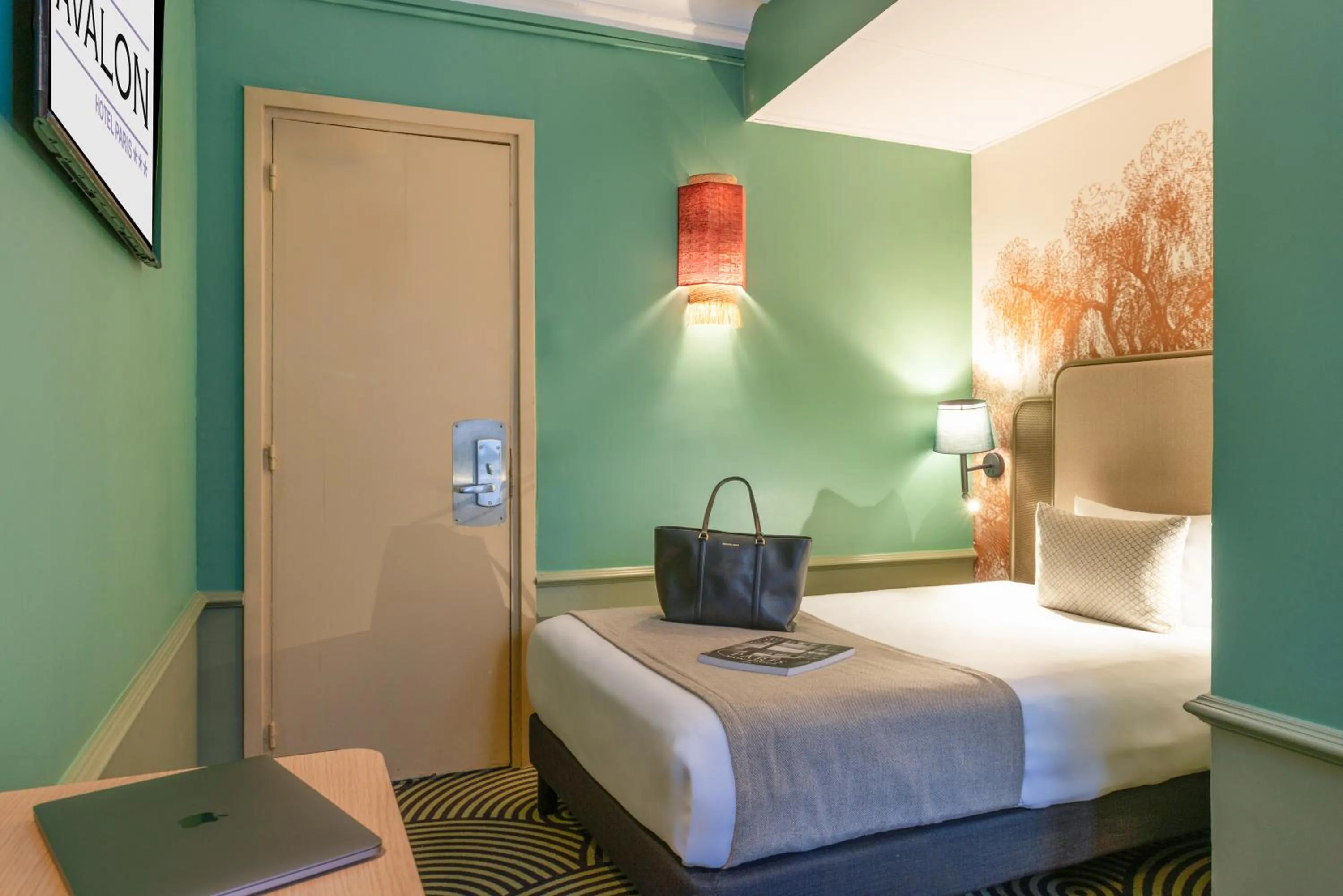 Photo of the whole room, Bed in Hotel Avalon Paris