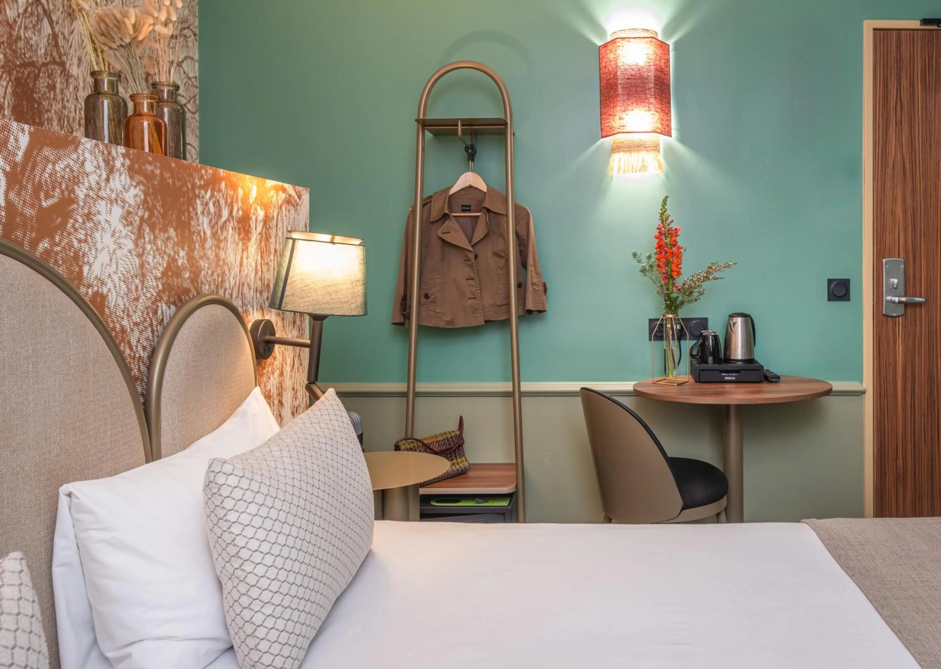 Bedroom, Bed in Hotel Avalon - Paris Gare du Nord