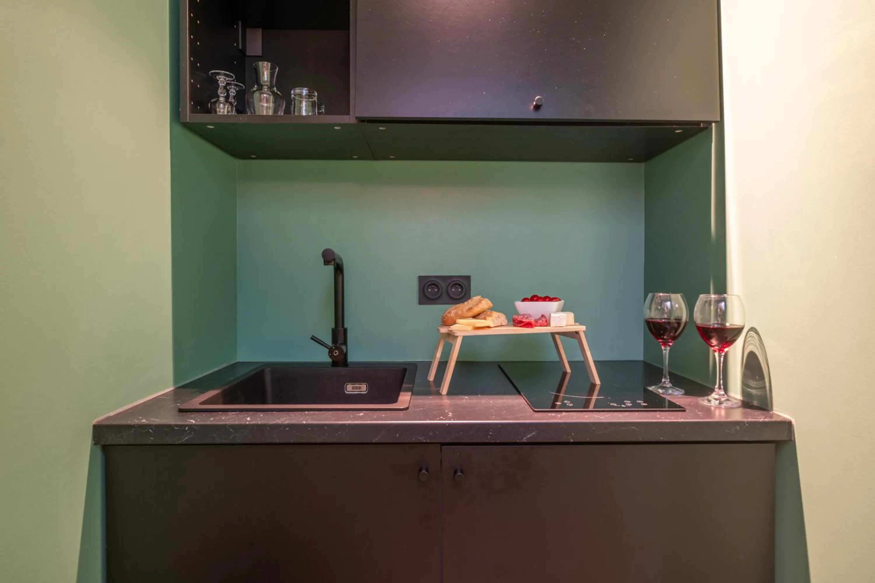 Kitchen or kitchenette in Hotel Avalon - Paris Gare du Nord