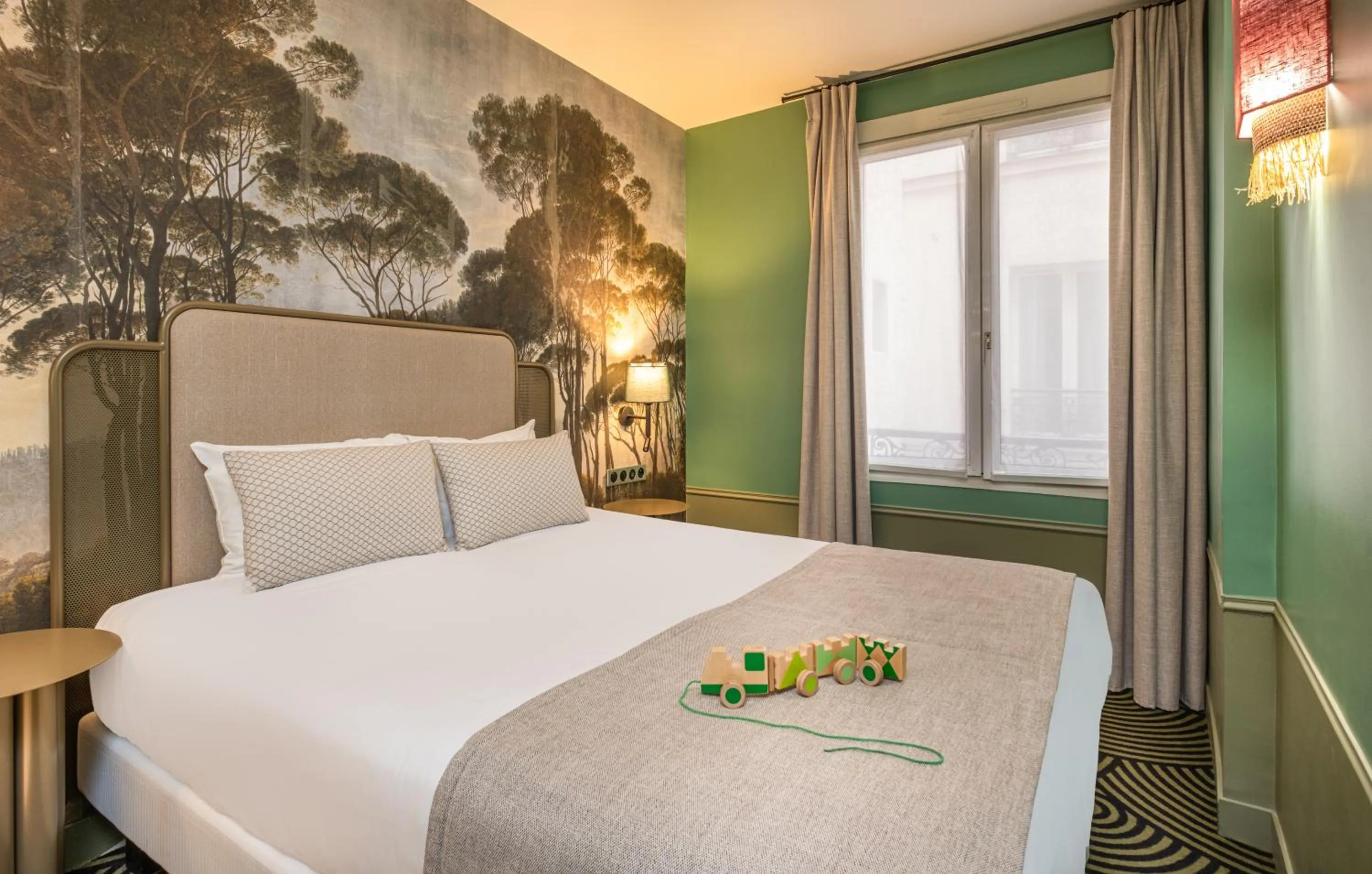 Bed in Hotel Avalon - Paris Gare du Nord