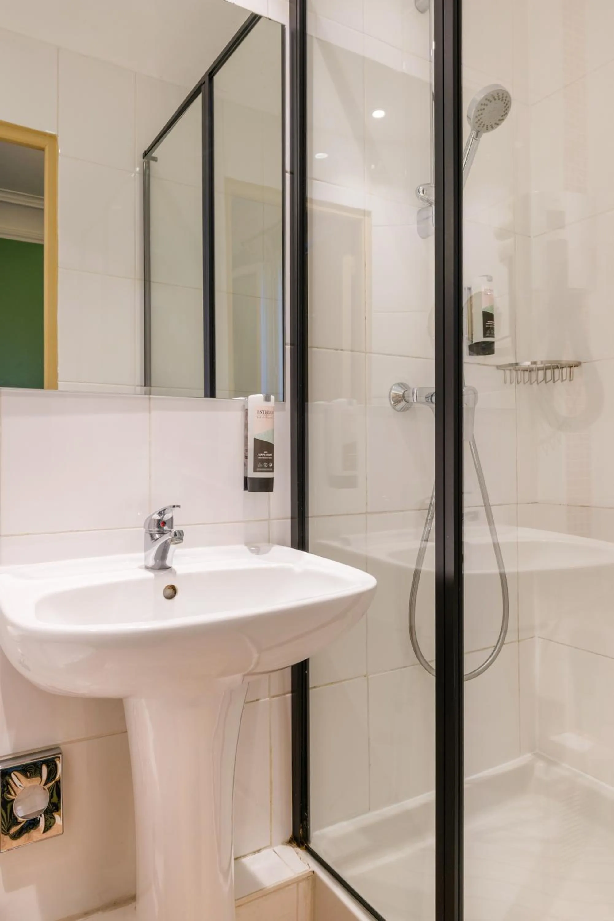 Bathroom in Hotel Avalon Paris