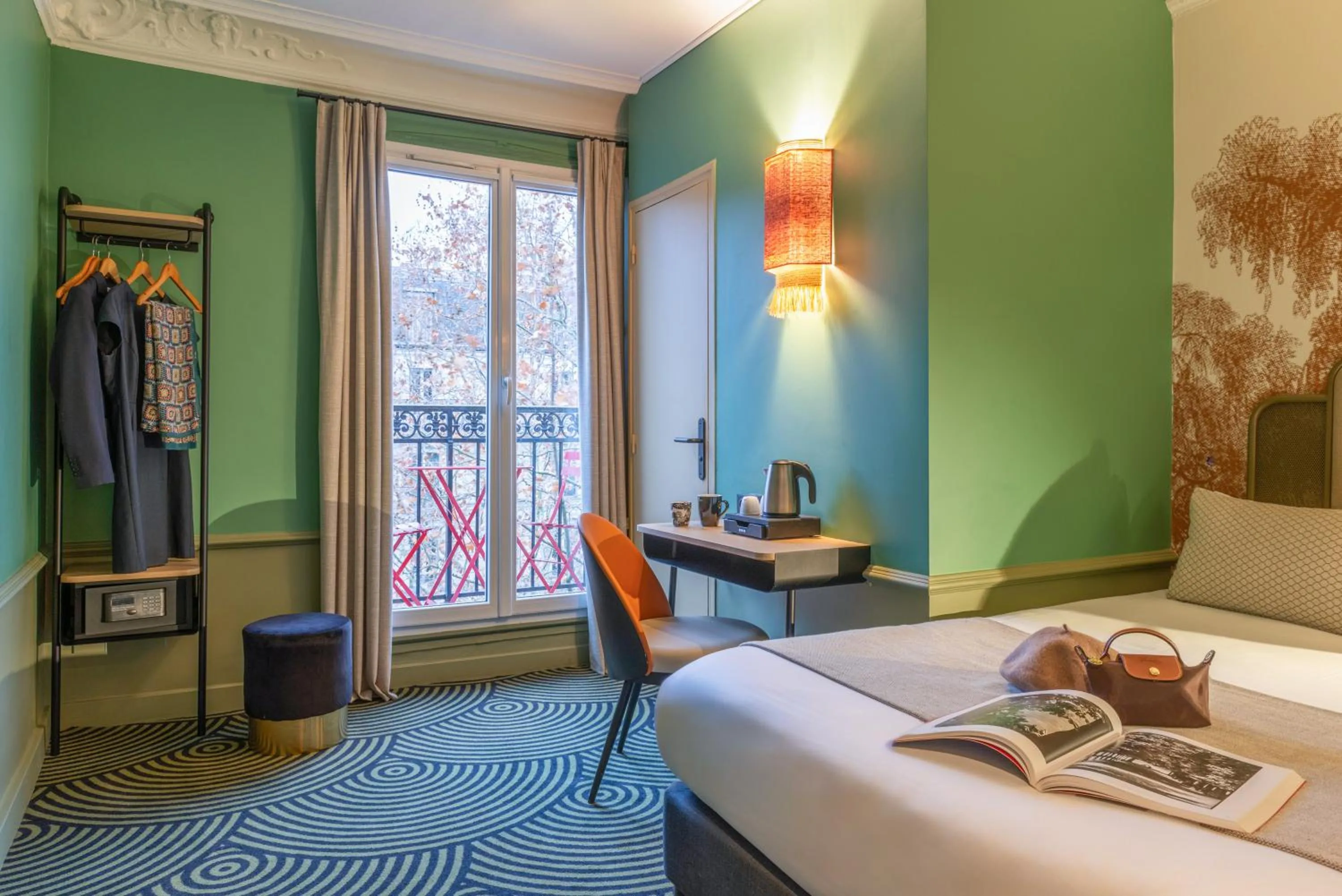 Bed in Hotel Avalon Paris