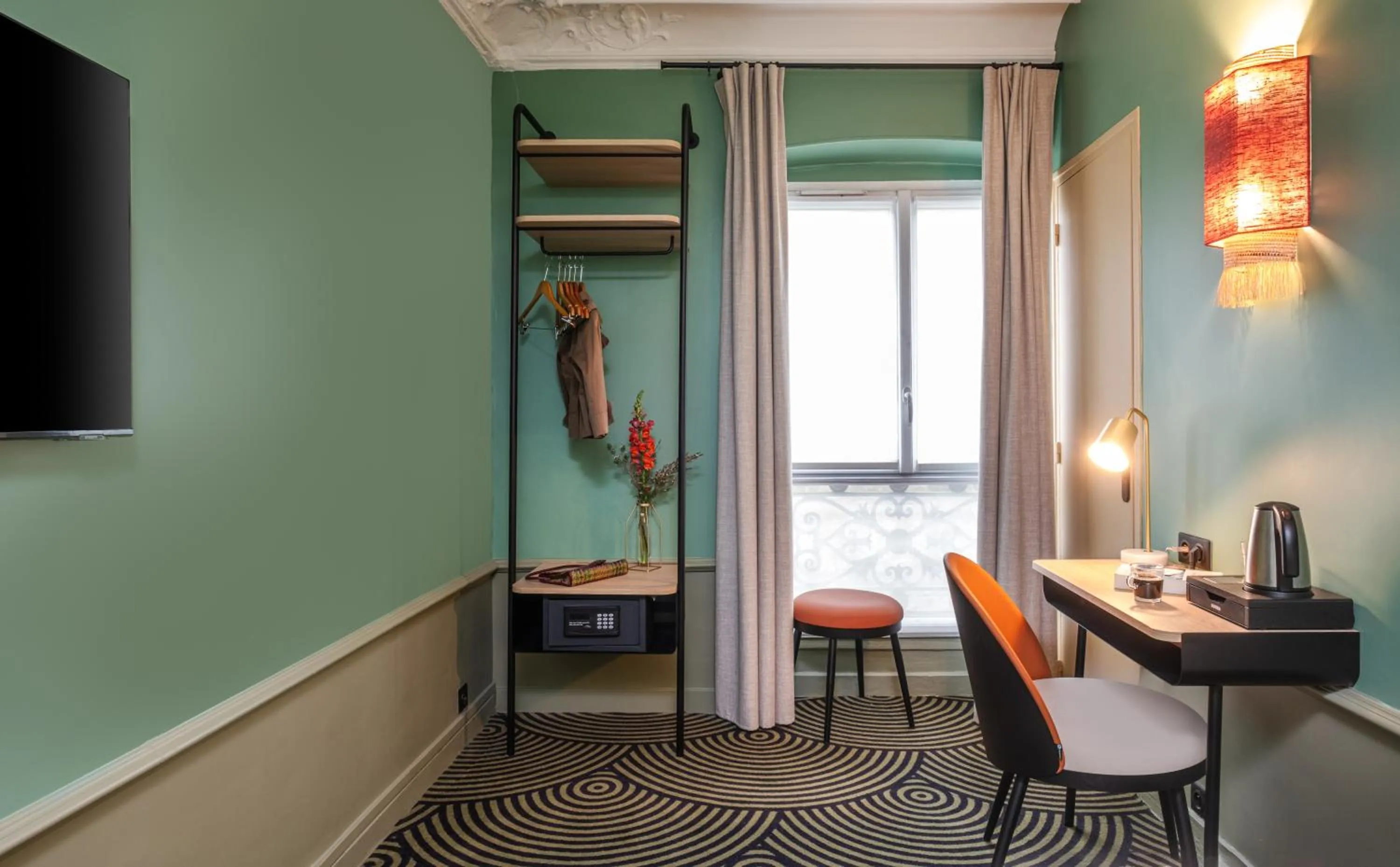 Bedroom in Hotel Avalon - Paris Gare du Nord