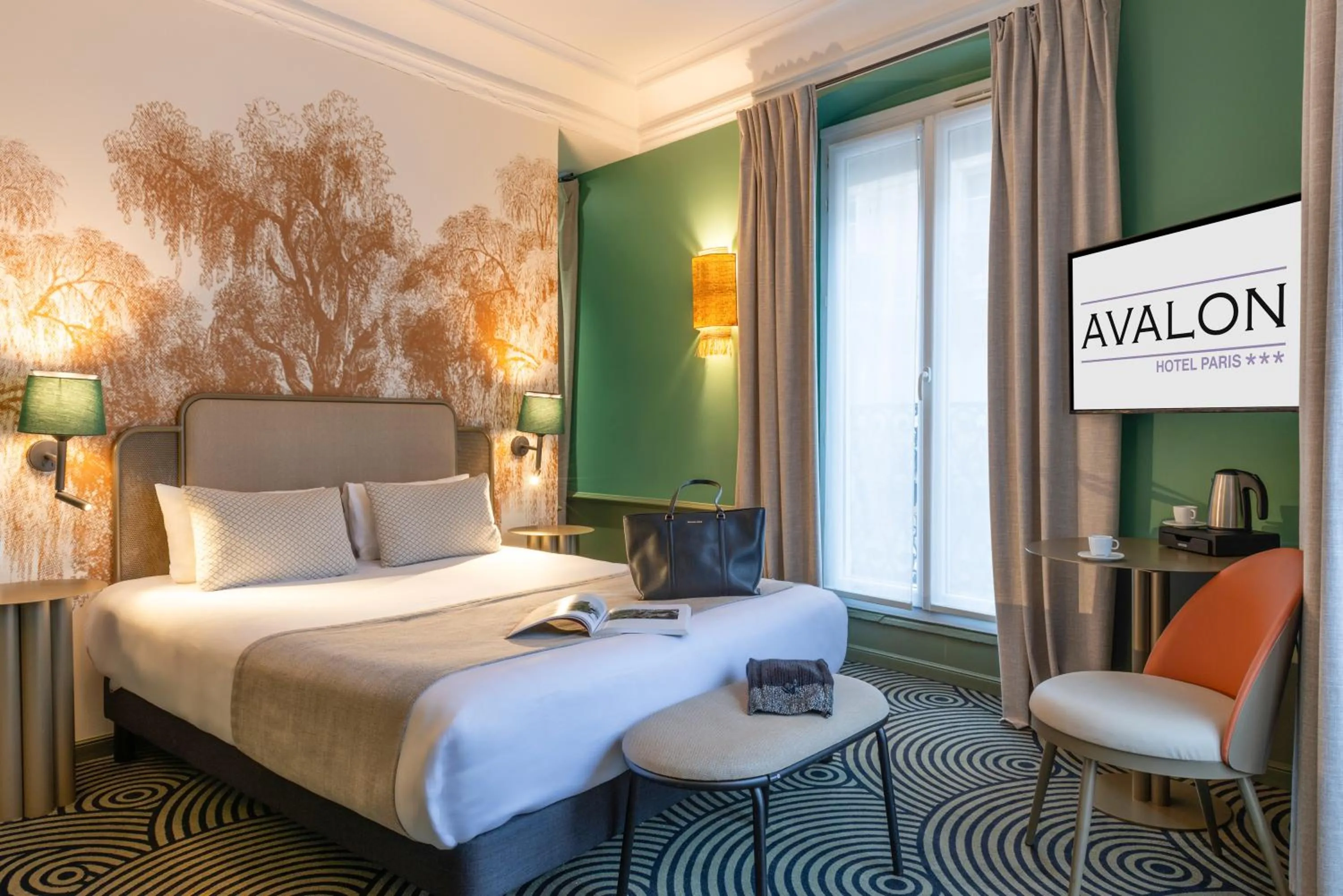 Photo of the whole room, Bed in Hotel Avalon Paris