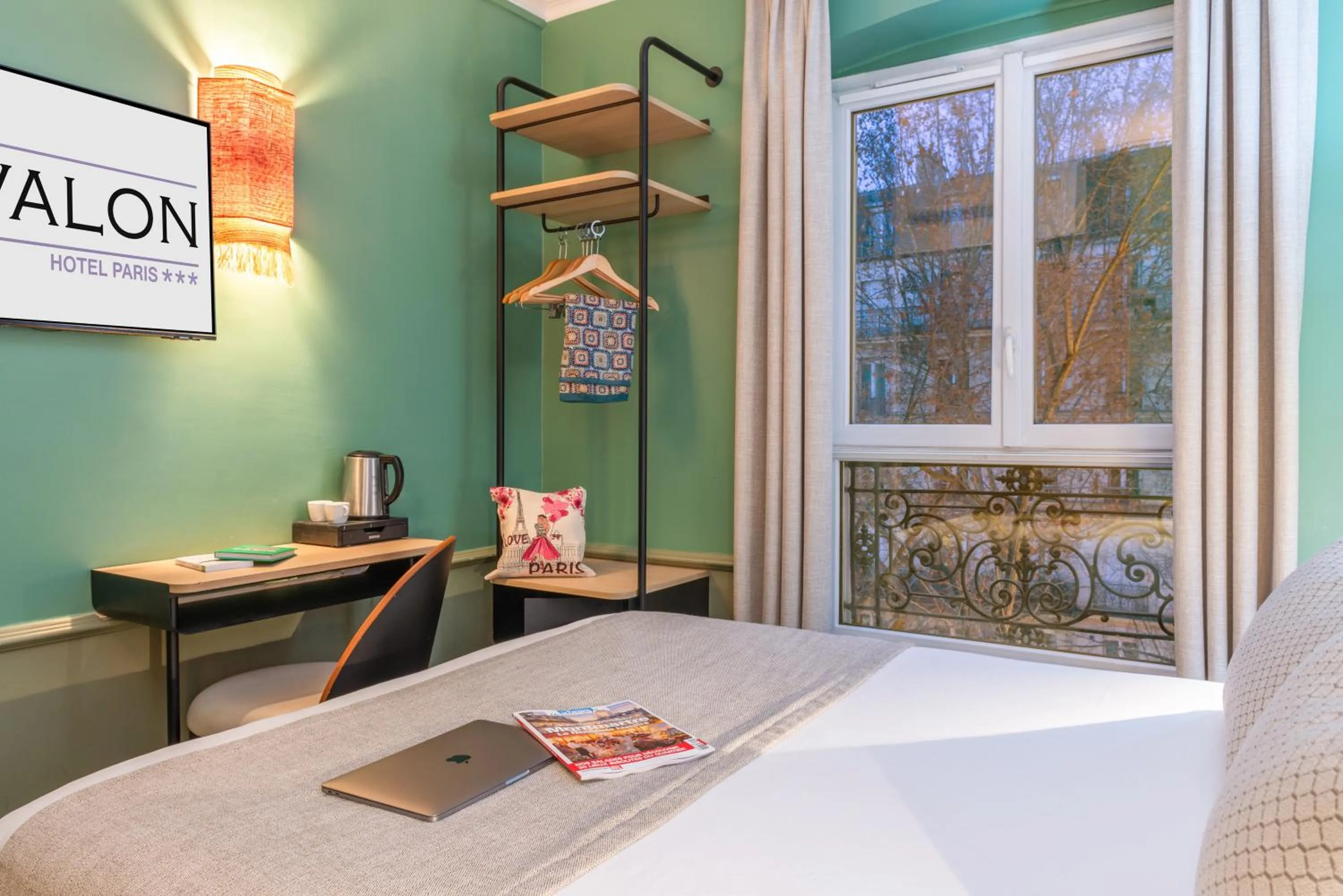 Bedroom, Bed in Hotel Avalon Paris