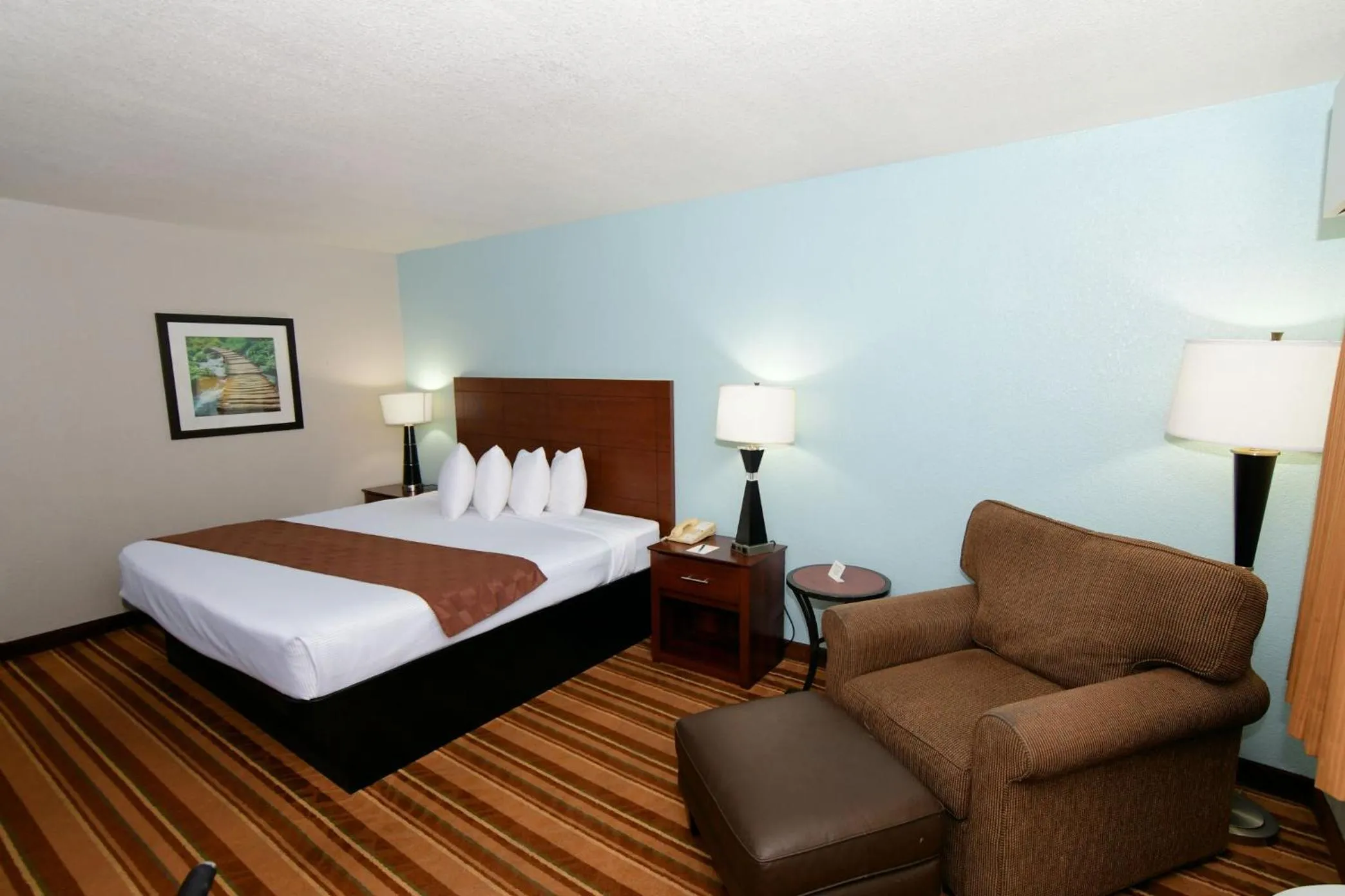 Bed in Best Western Regency Inn