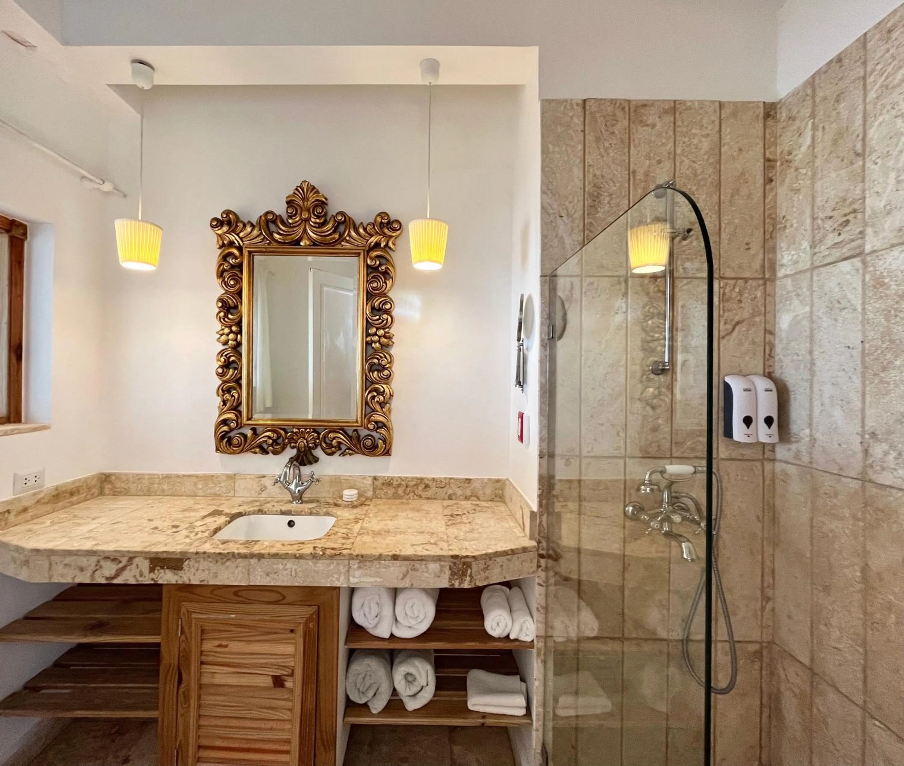 Shower in Hotel TODOBLANCO, Las Galeras, SAMANA