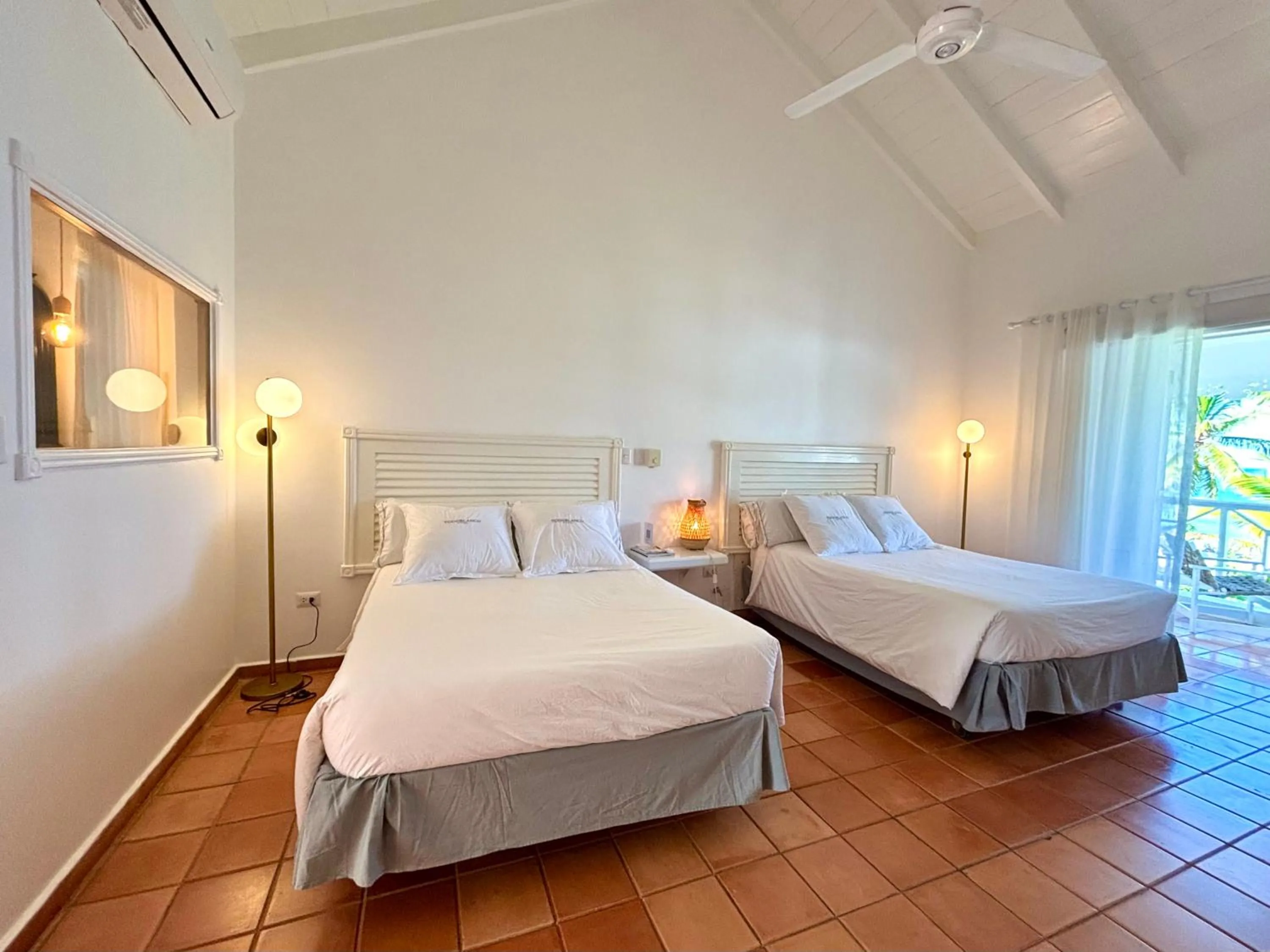 Bedroom, Bed in Hotel TODOBLANCO, Las Galeras, SAMANA