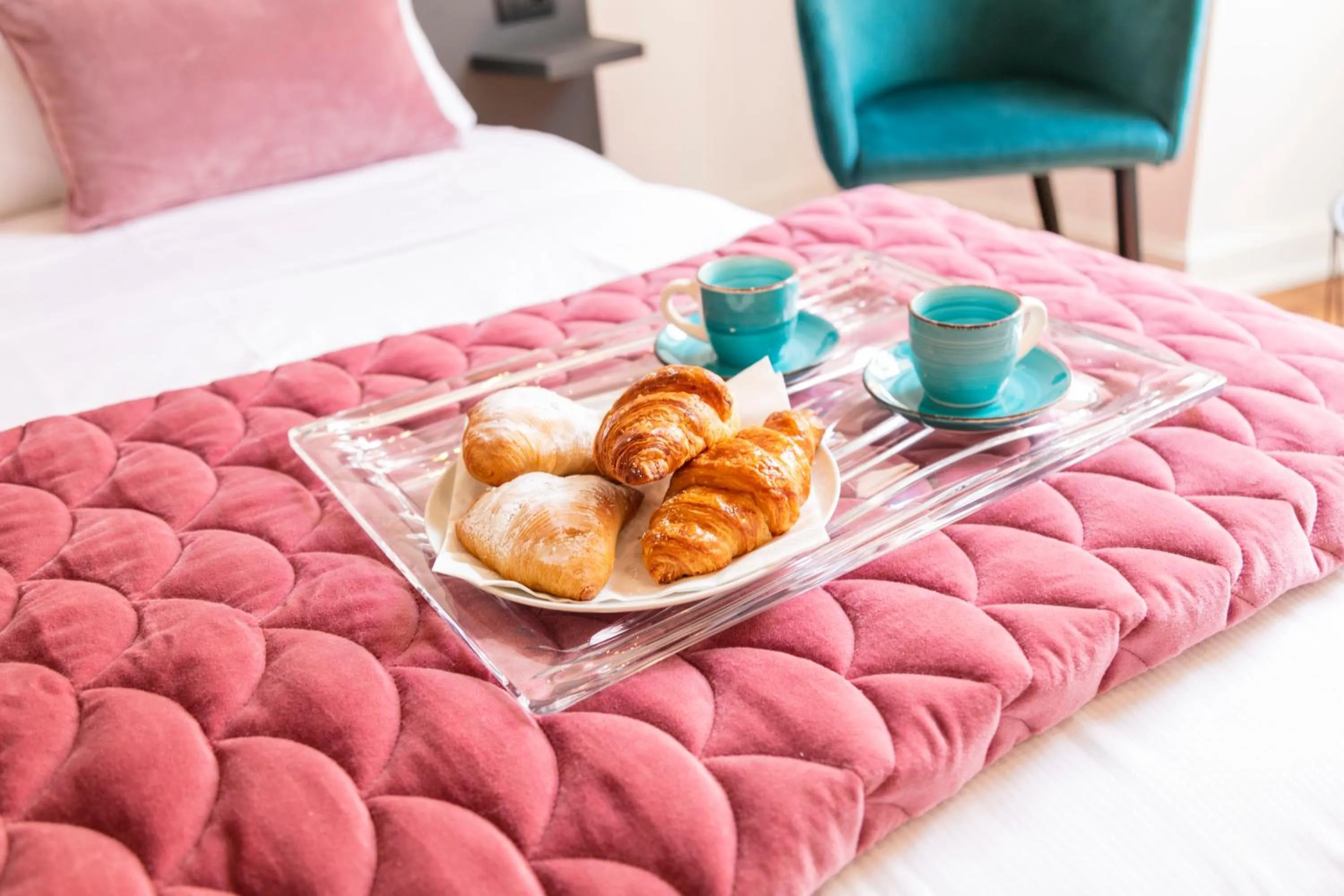 Food and drinks, Bed in Hadrianus Temple Suites - The Venue Collection