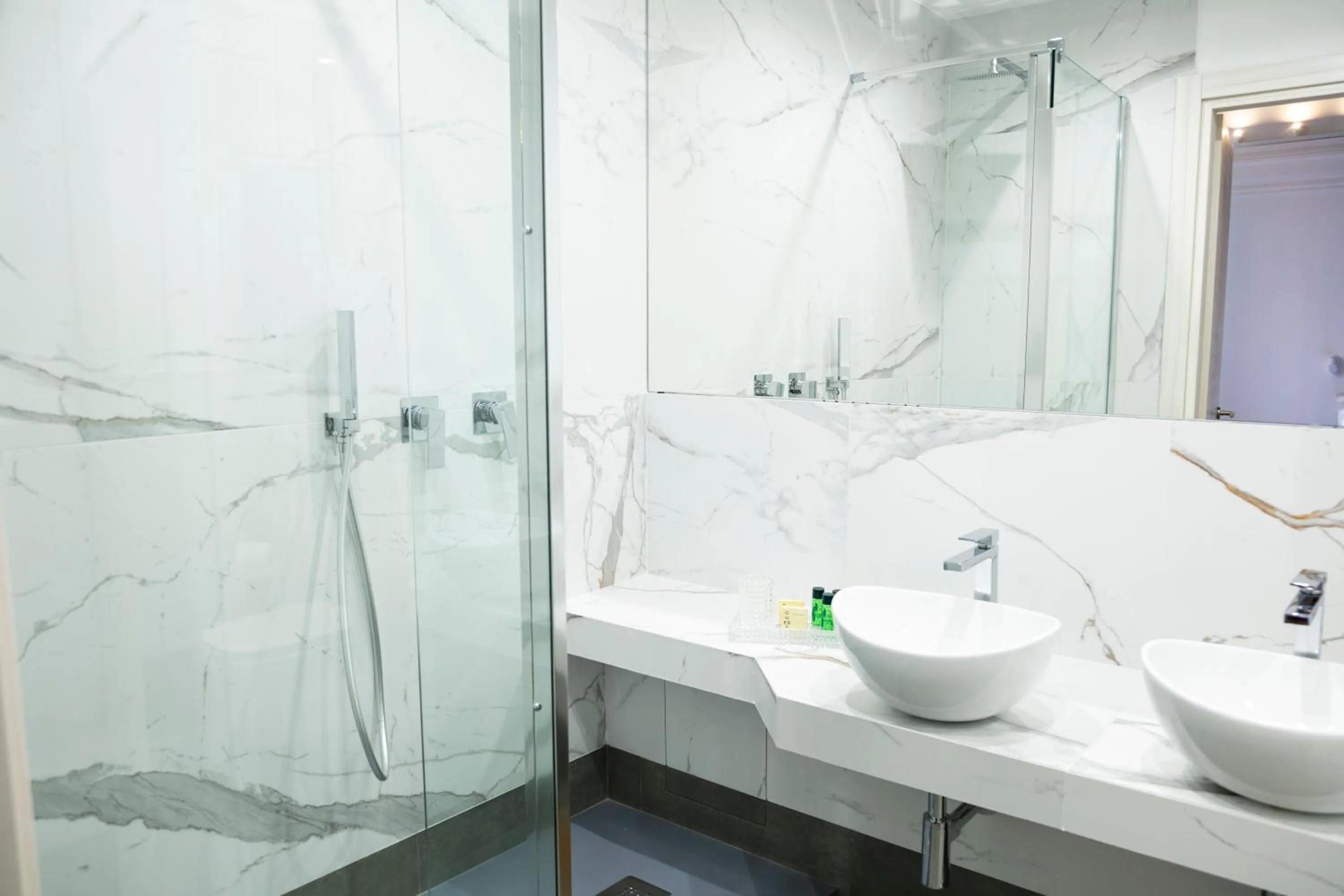 Shower in Hadrianus Temple Suites - The Venue Collection