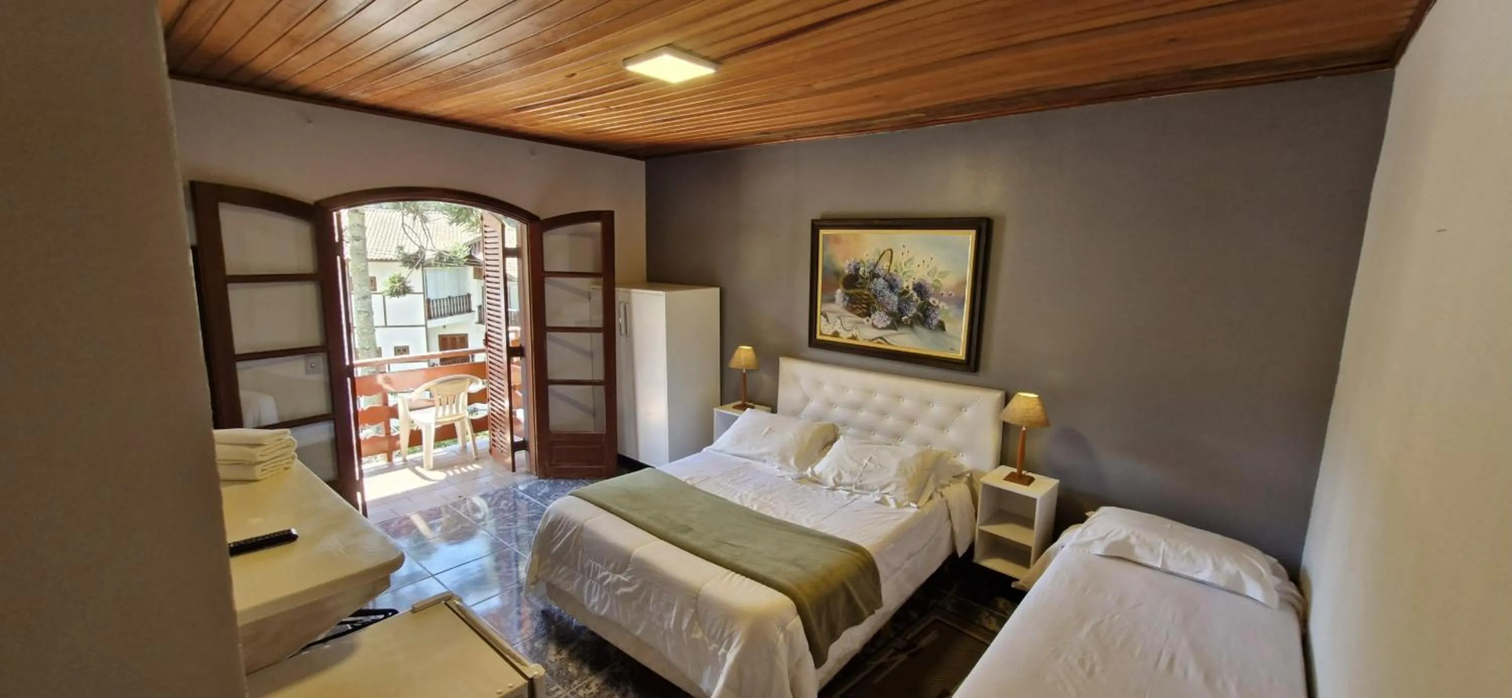 Photo of the whole room, Bed in Pousada da Lua