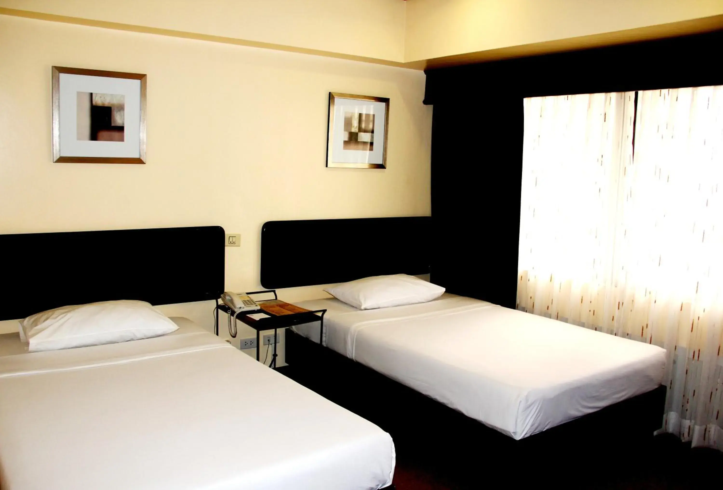 Deluxe Double or Twin Room in AIM Conference Center Deluxe Double or Twin Room in AIM Conference Center