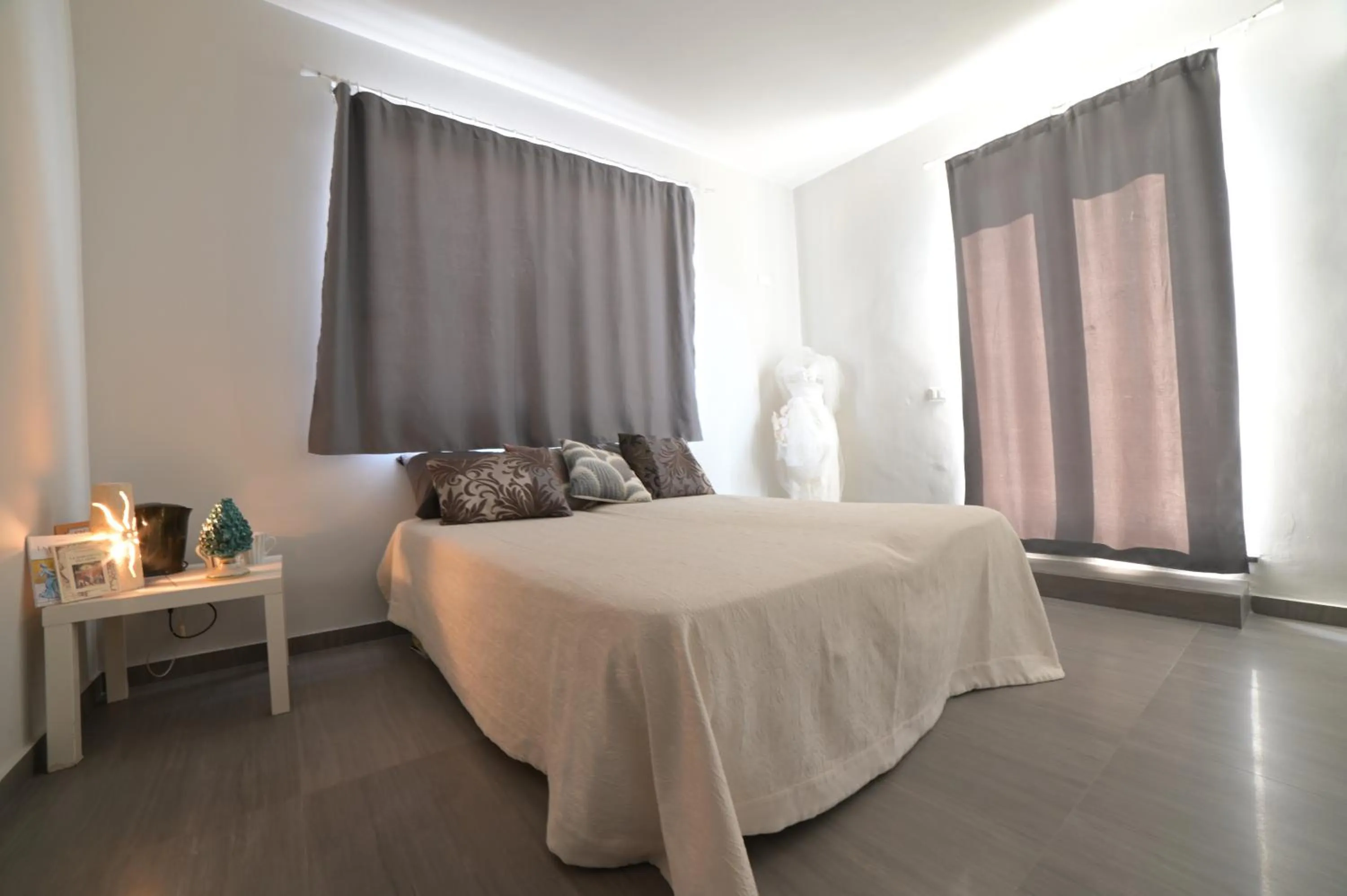 Photo of the whole room, Bed in STANZINA DELLA BARONESSA