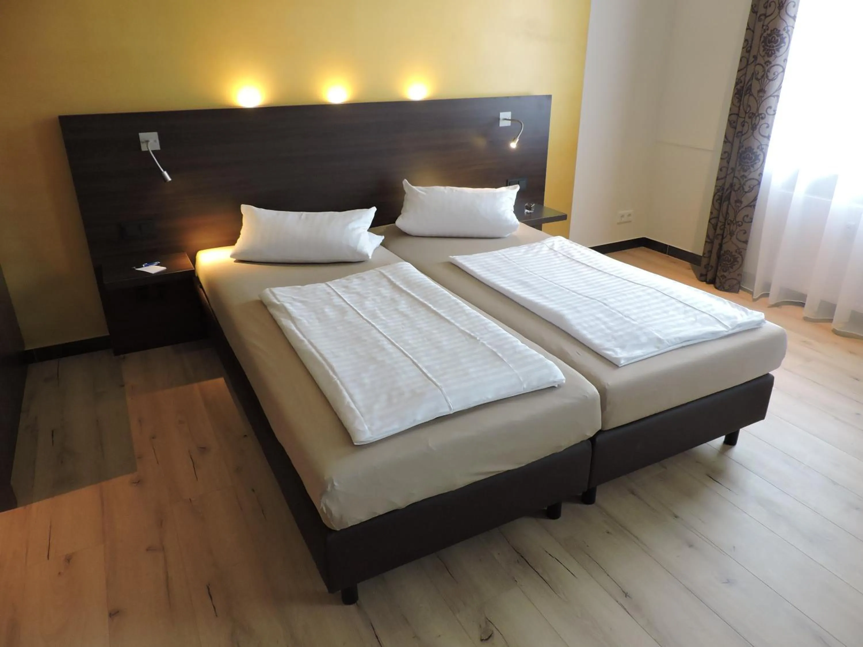 Bed in Apart-Hotel Wiesbaden