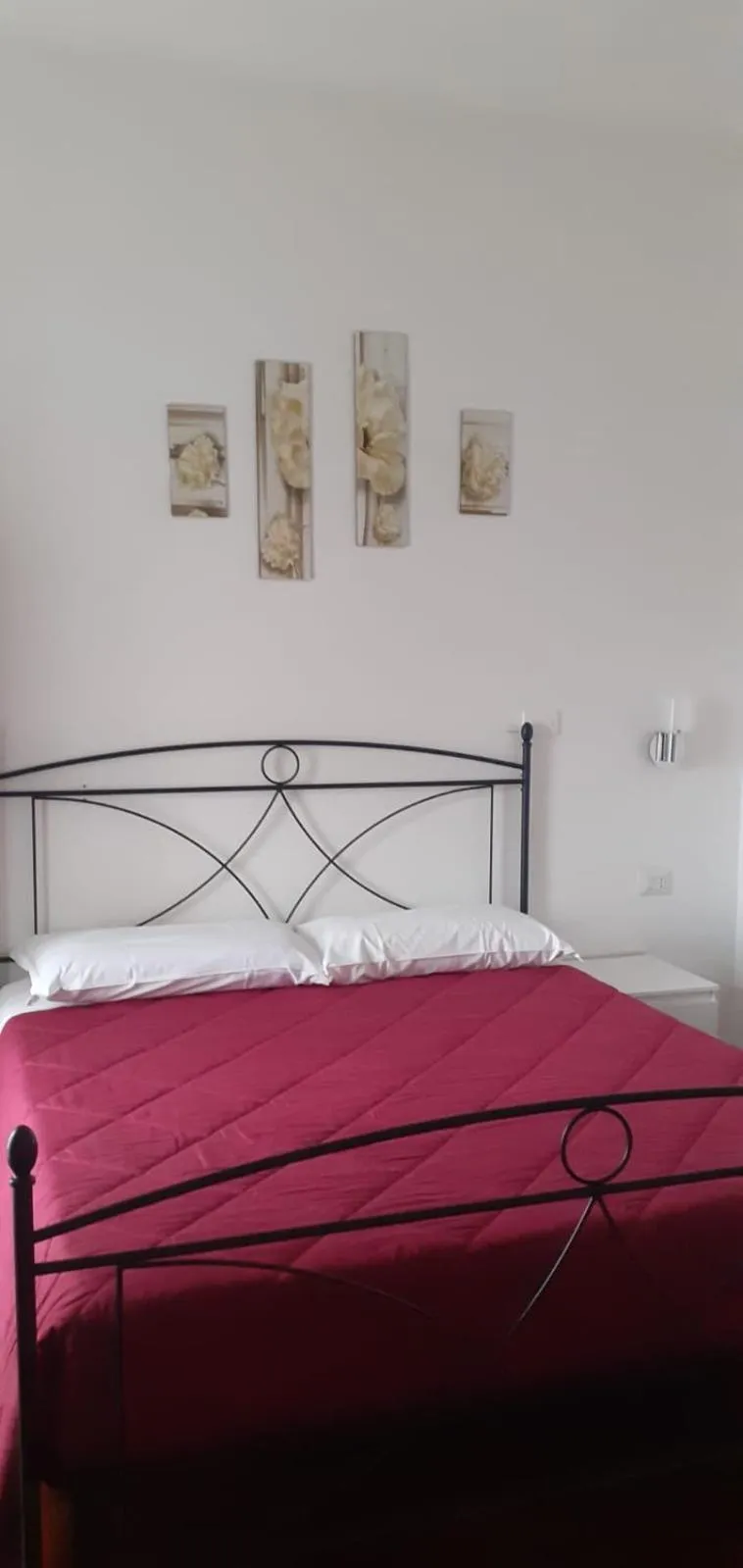 Bed in Domus Vatican Holiday's