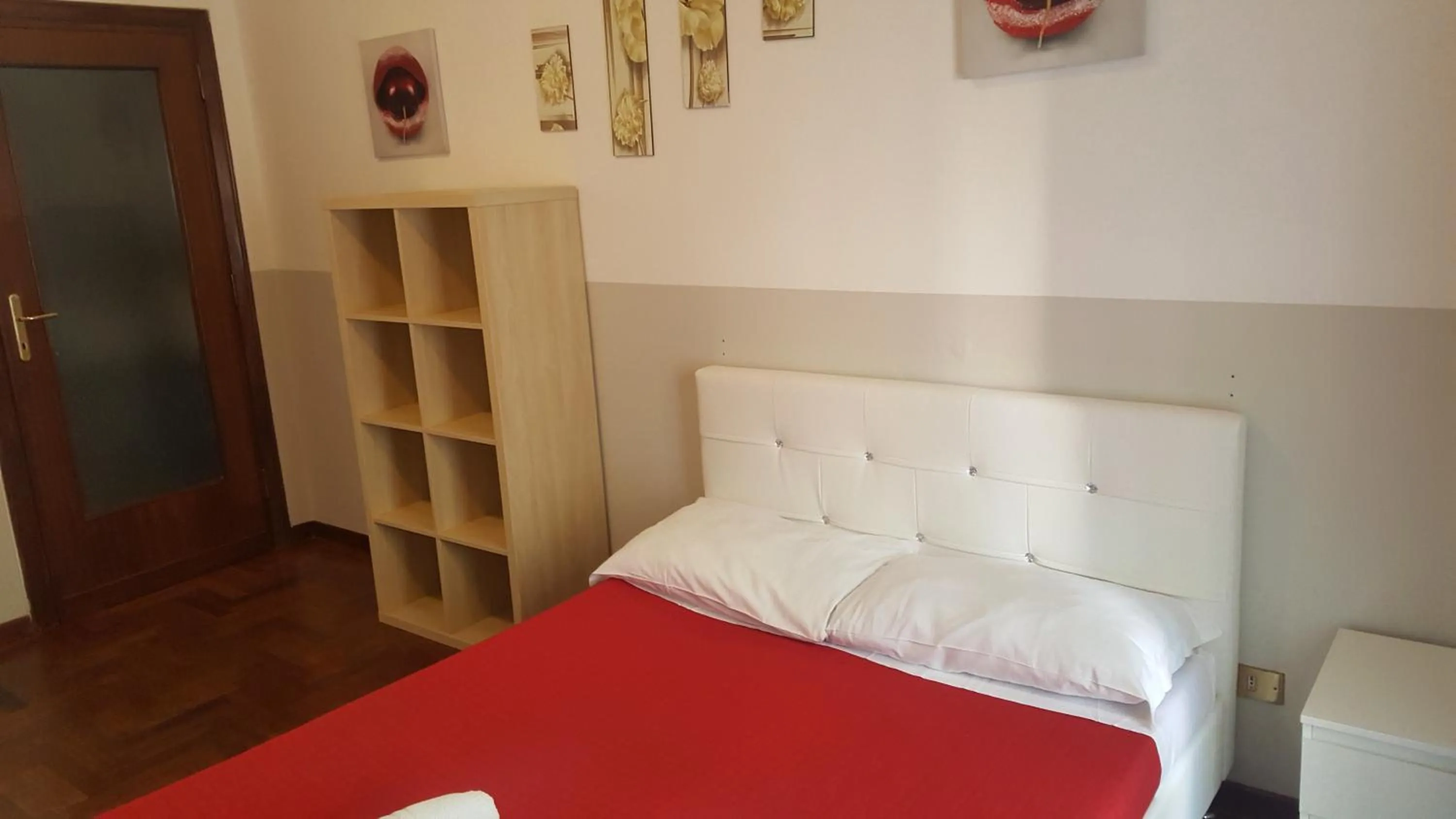 Bed in Domus Vatican Holiday's