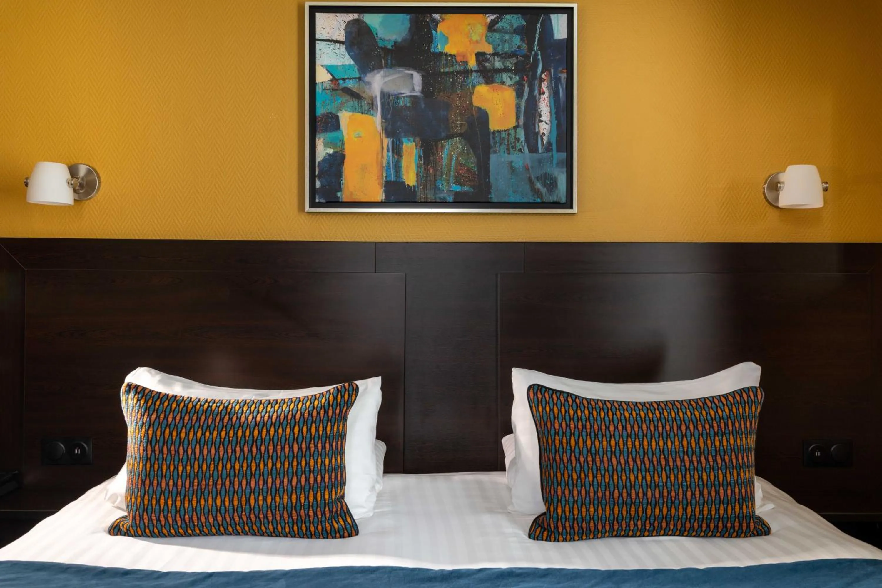 Bedroom, Bed in Chatillon Paris Montparnasse