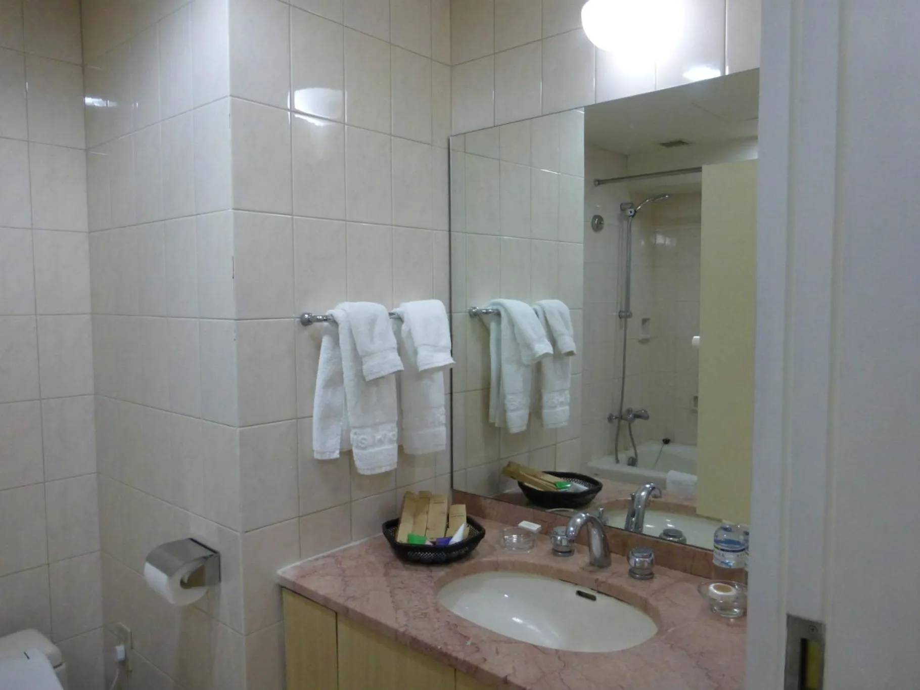 Bathroom in Ruishi Hotel Dalian