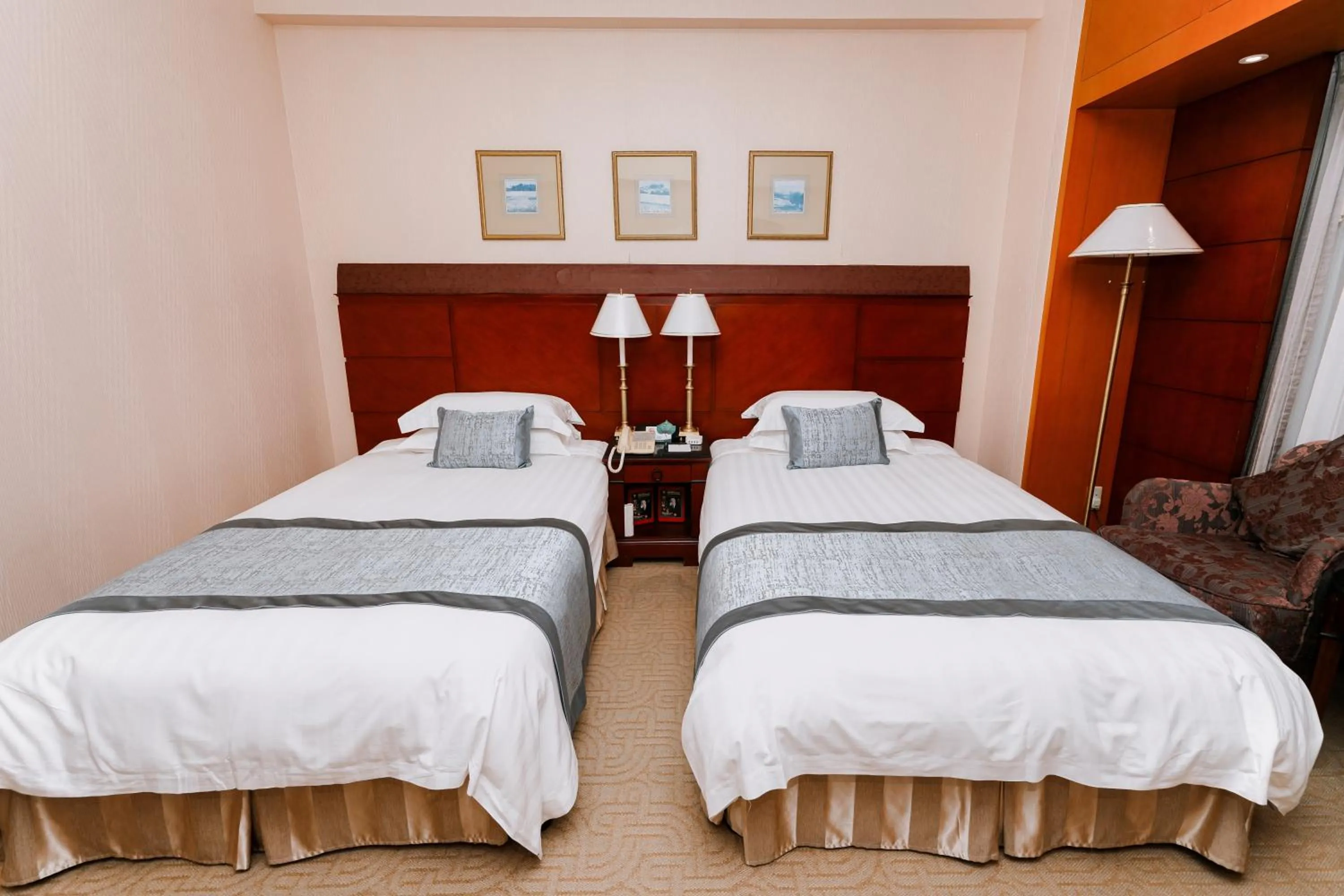 Bed in Ruishi Hotel Dalian