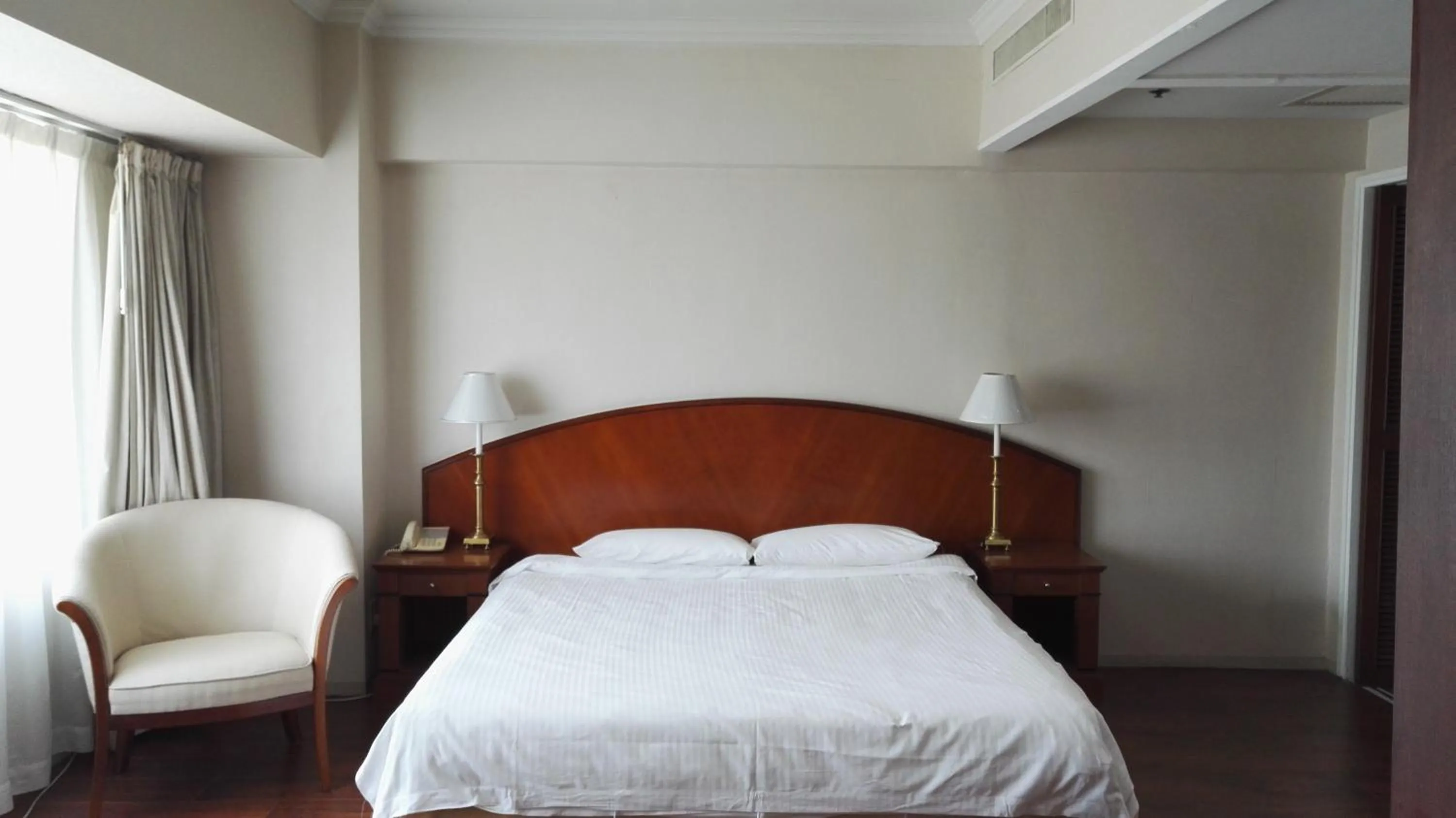 Bedroom, Bed in Ruishi Hotel Dalian