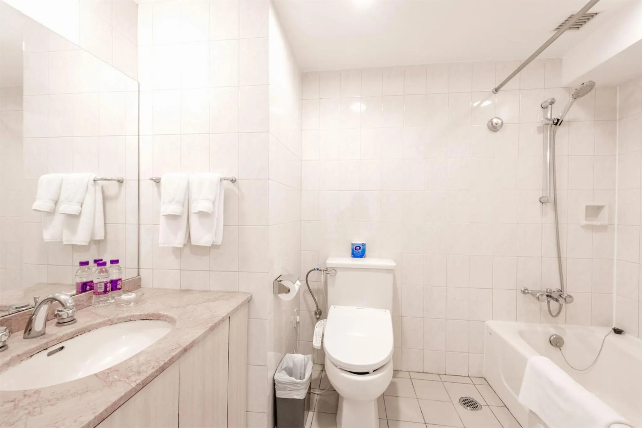 Bathroom in Ruishi Hotel Dalian