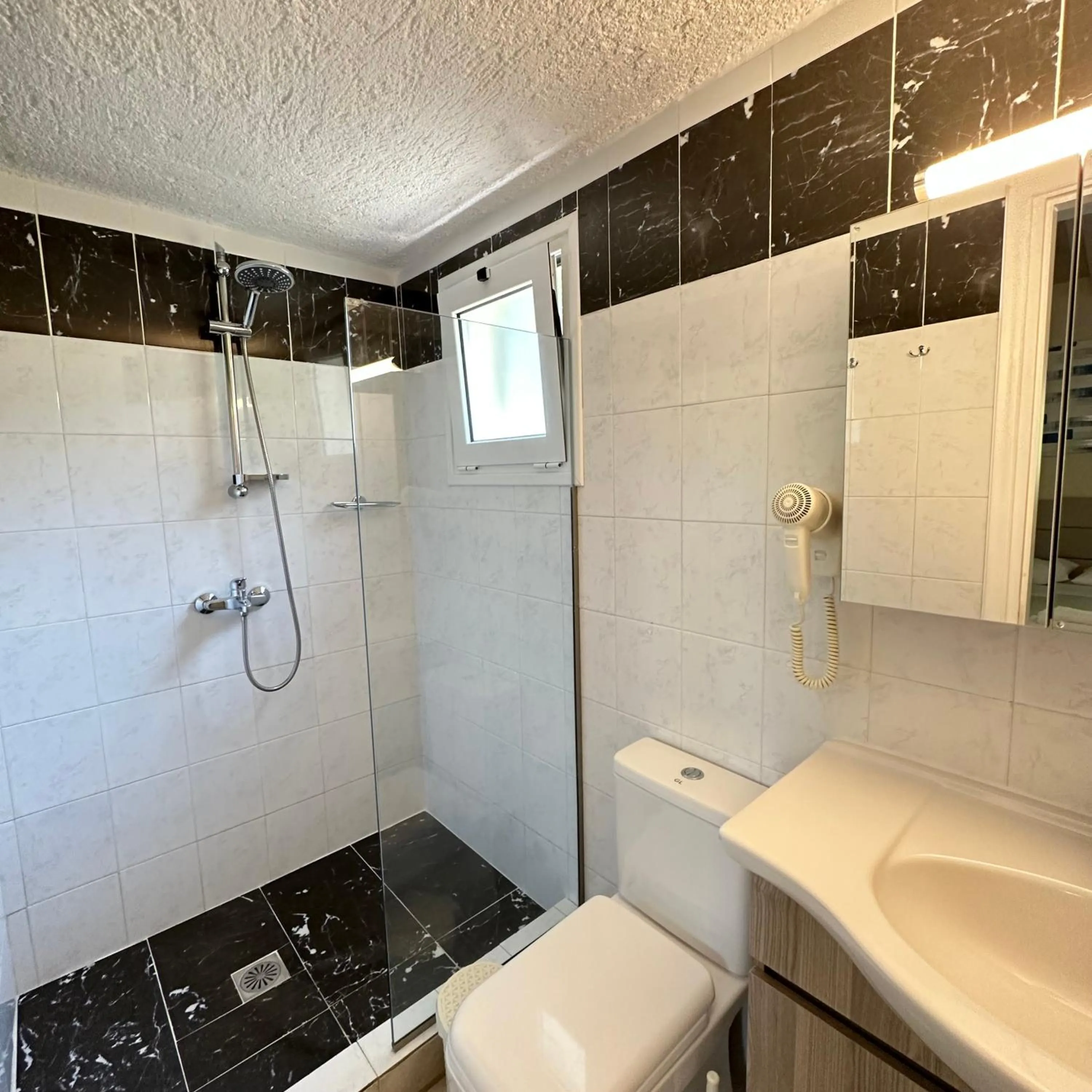 Shower in Residence Poseidon