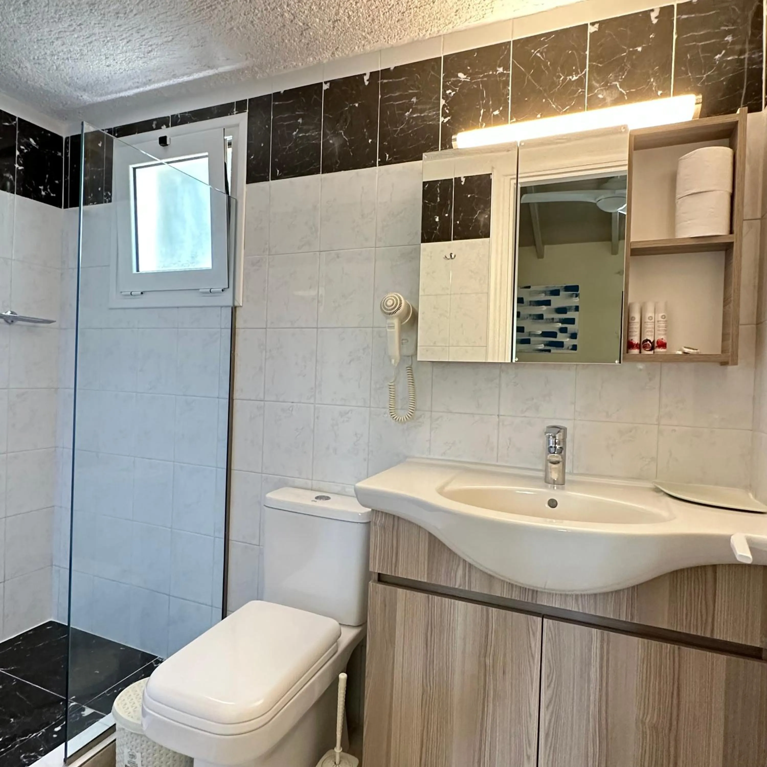 Shower in Residence Poseidon