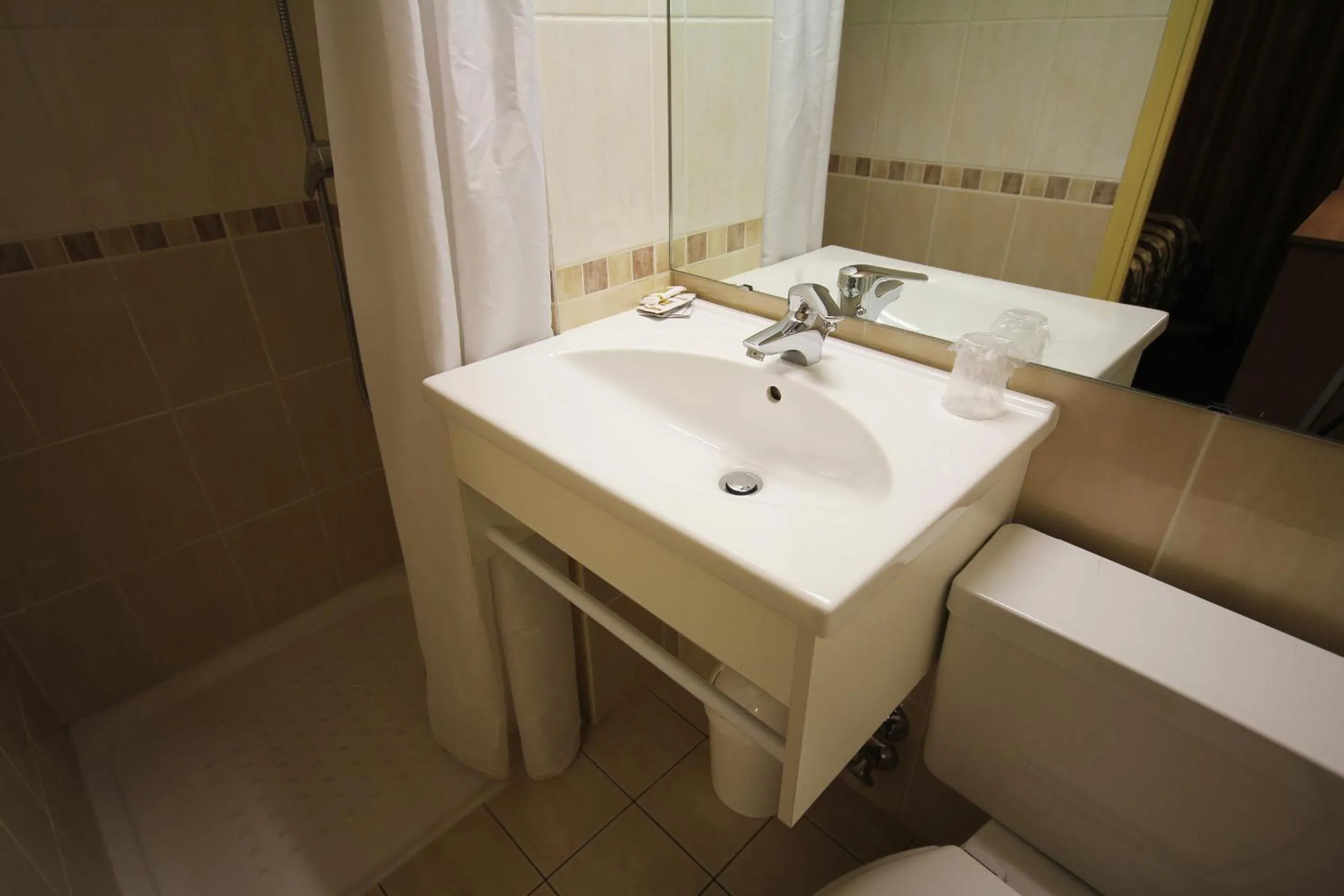 Bathroom in Hôtel Des Trois Gares