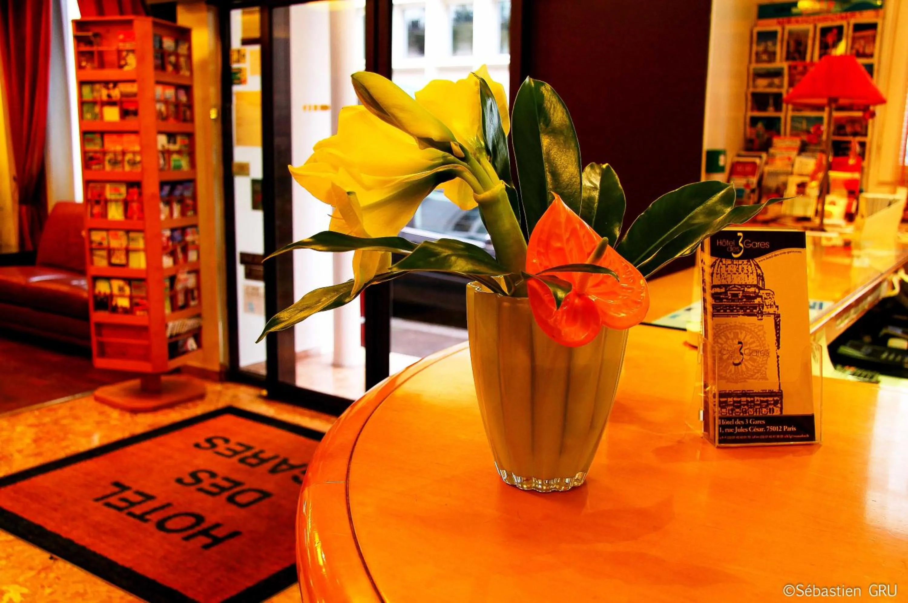 Lobby or reception in Hôtel Des Trois Gares