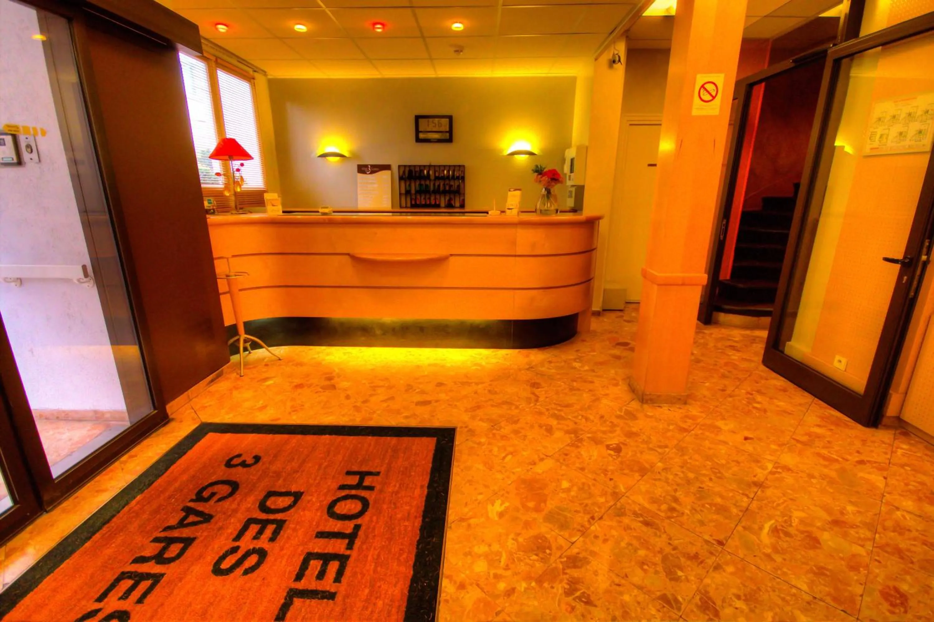 Lobby or reception in Hôtel Des Trois Gares