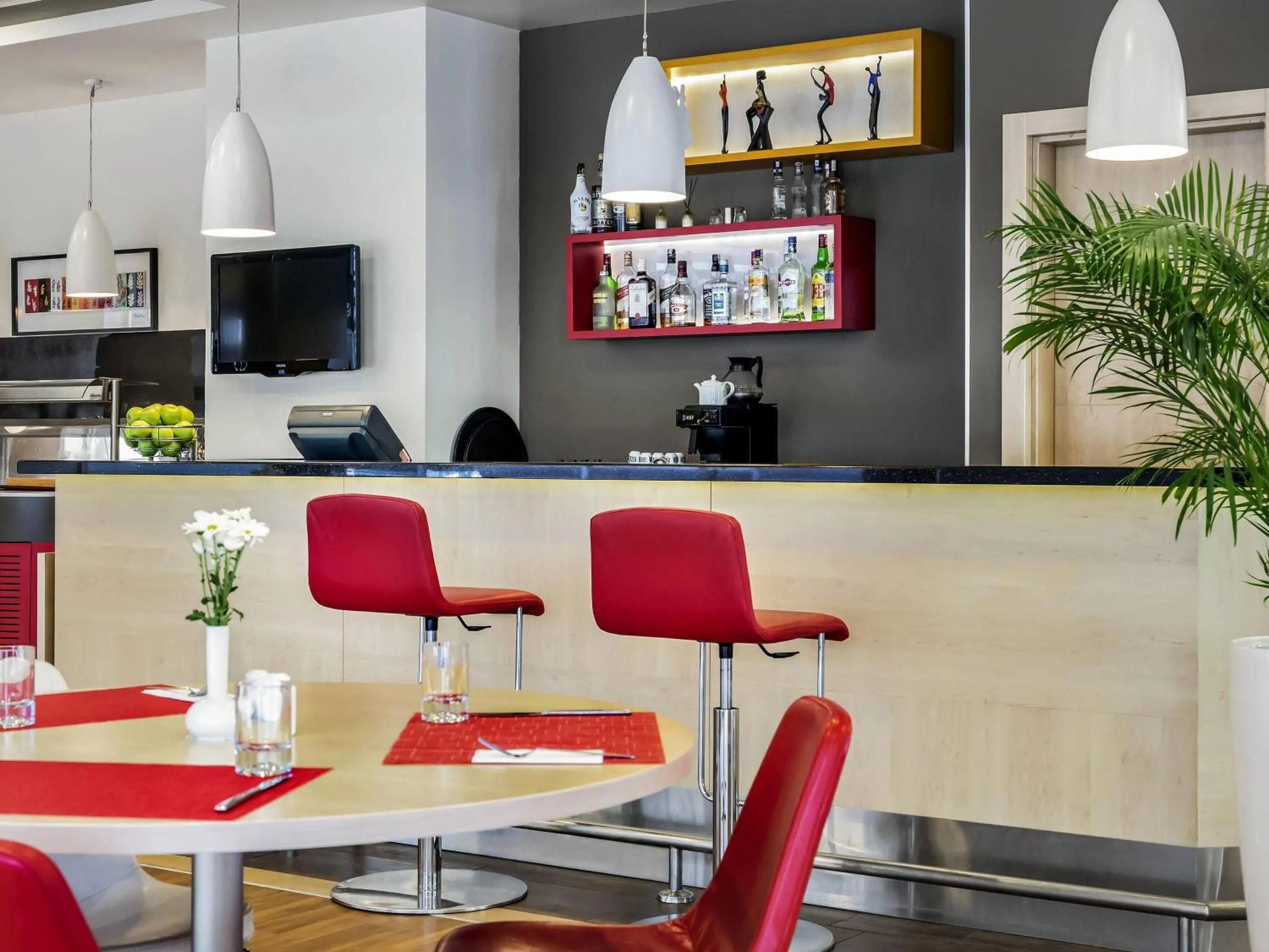 Lounge or bar in Ibis Izmir Alsancak