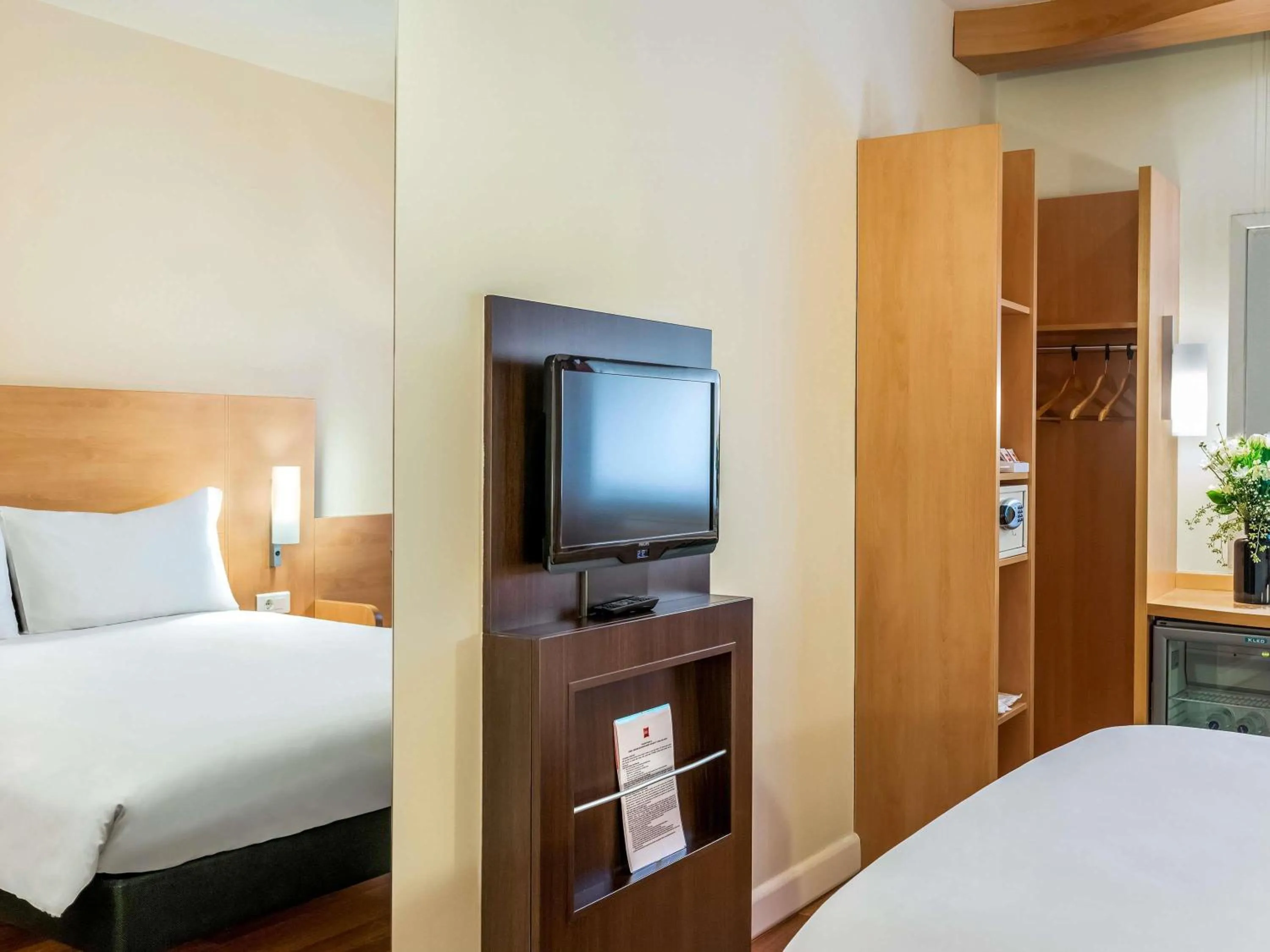 Bedroom, Bed in Ibis Izmir Alsancak