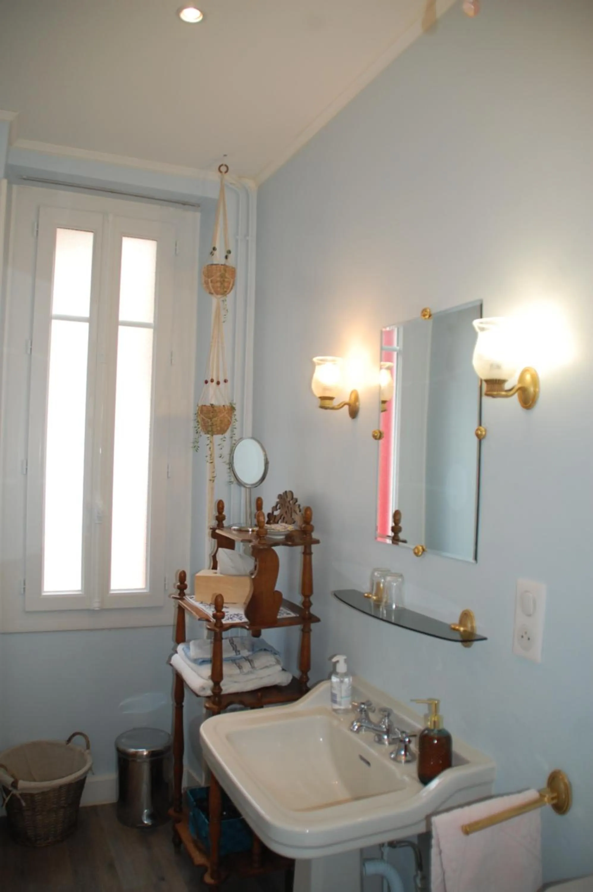 Bathroom in La Croix Blanche